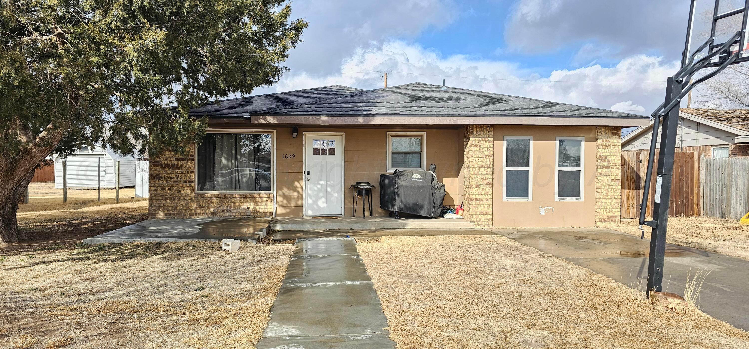 1609 E 8th Street Property Photo