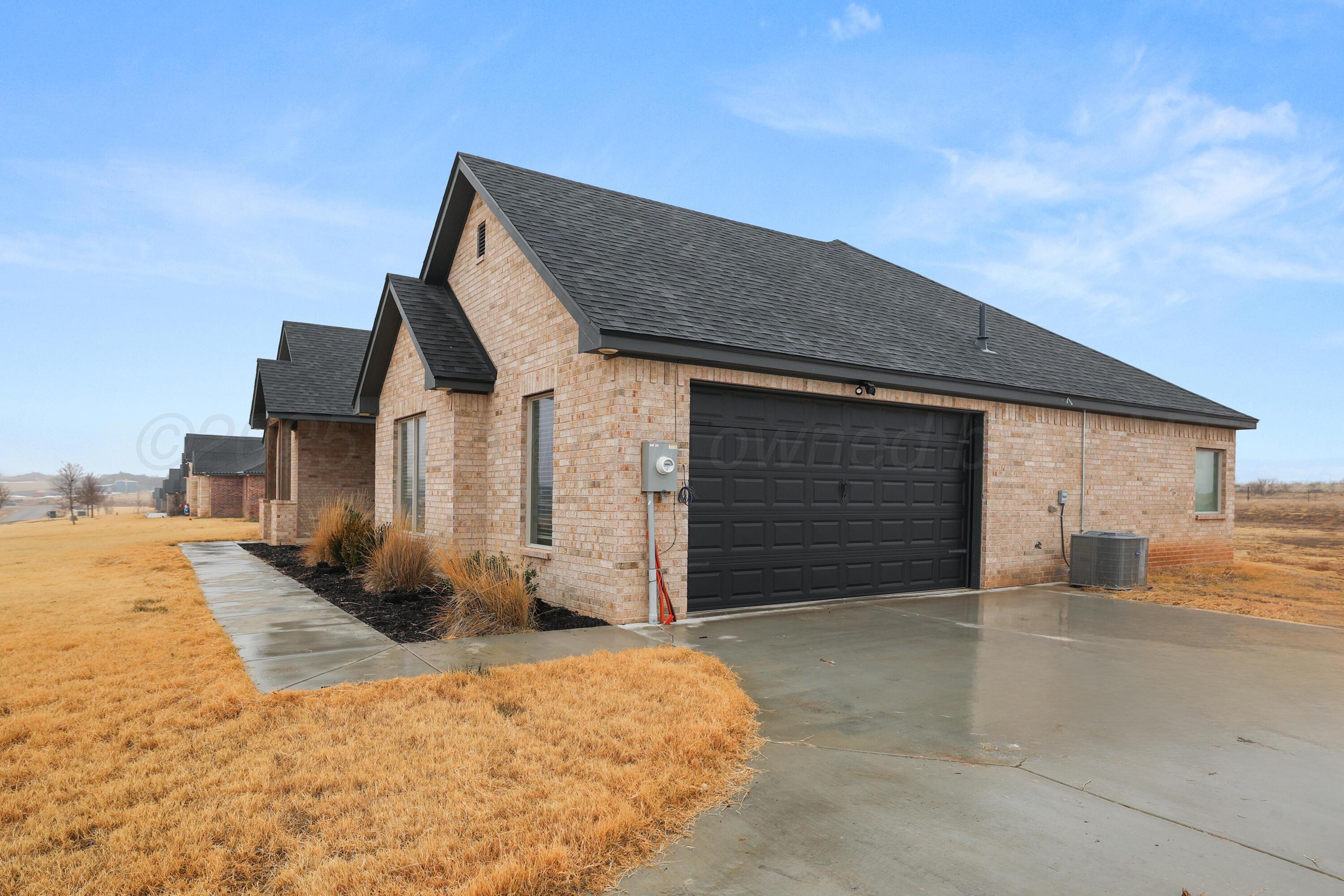 1051 Blakely Hollow Drive Property Photo 3