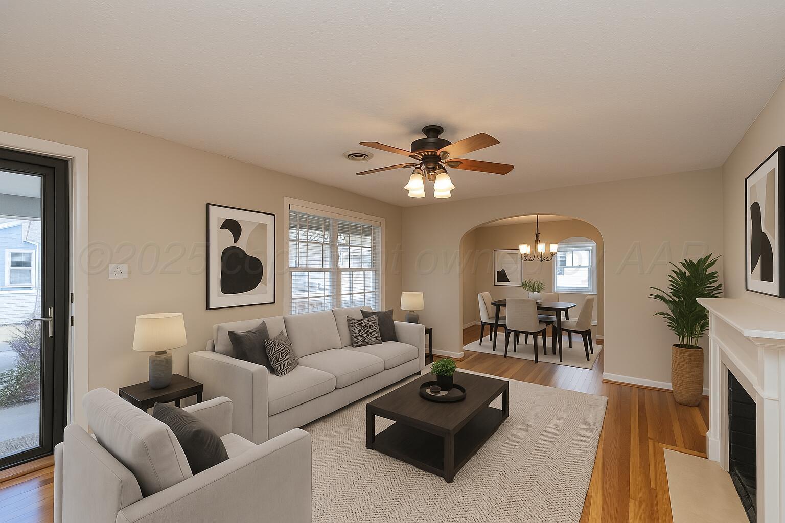 1209 S Travis Street Property Photo 4