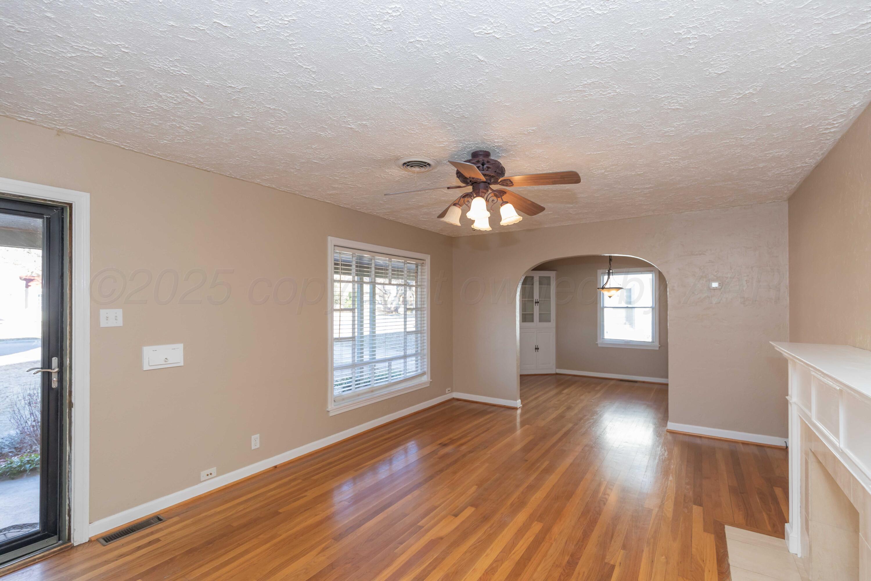 1209 S Travis Street Property Photo 5