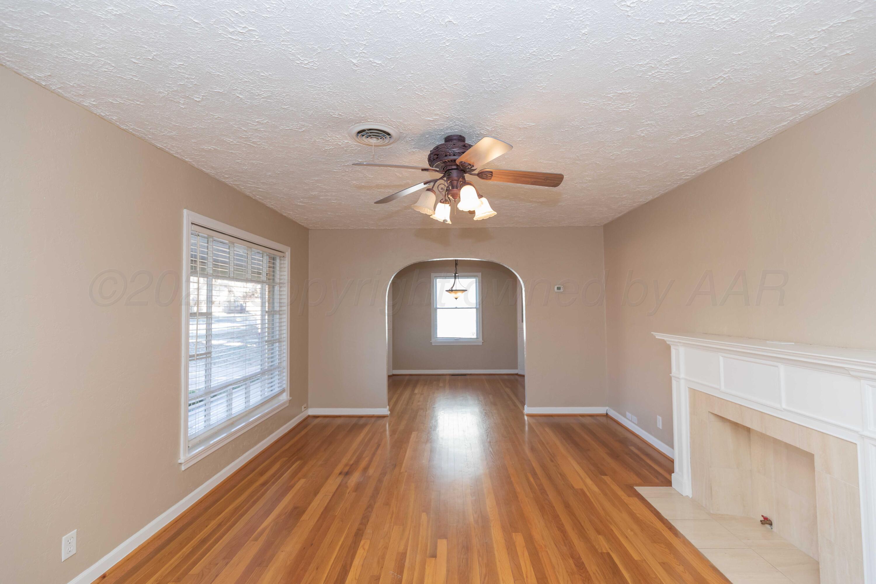 1209 S Travis Street Property Photo 6