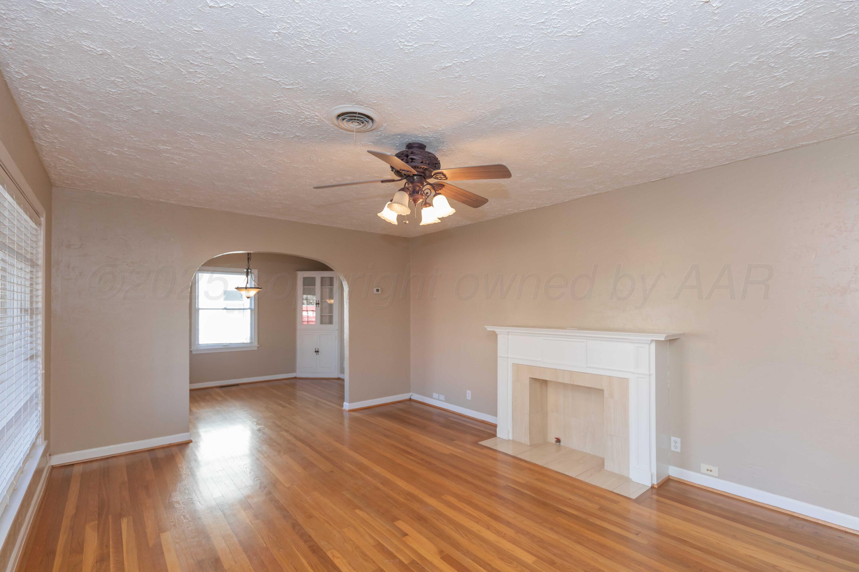 1209 S Travis Street Property Photo 7