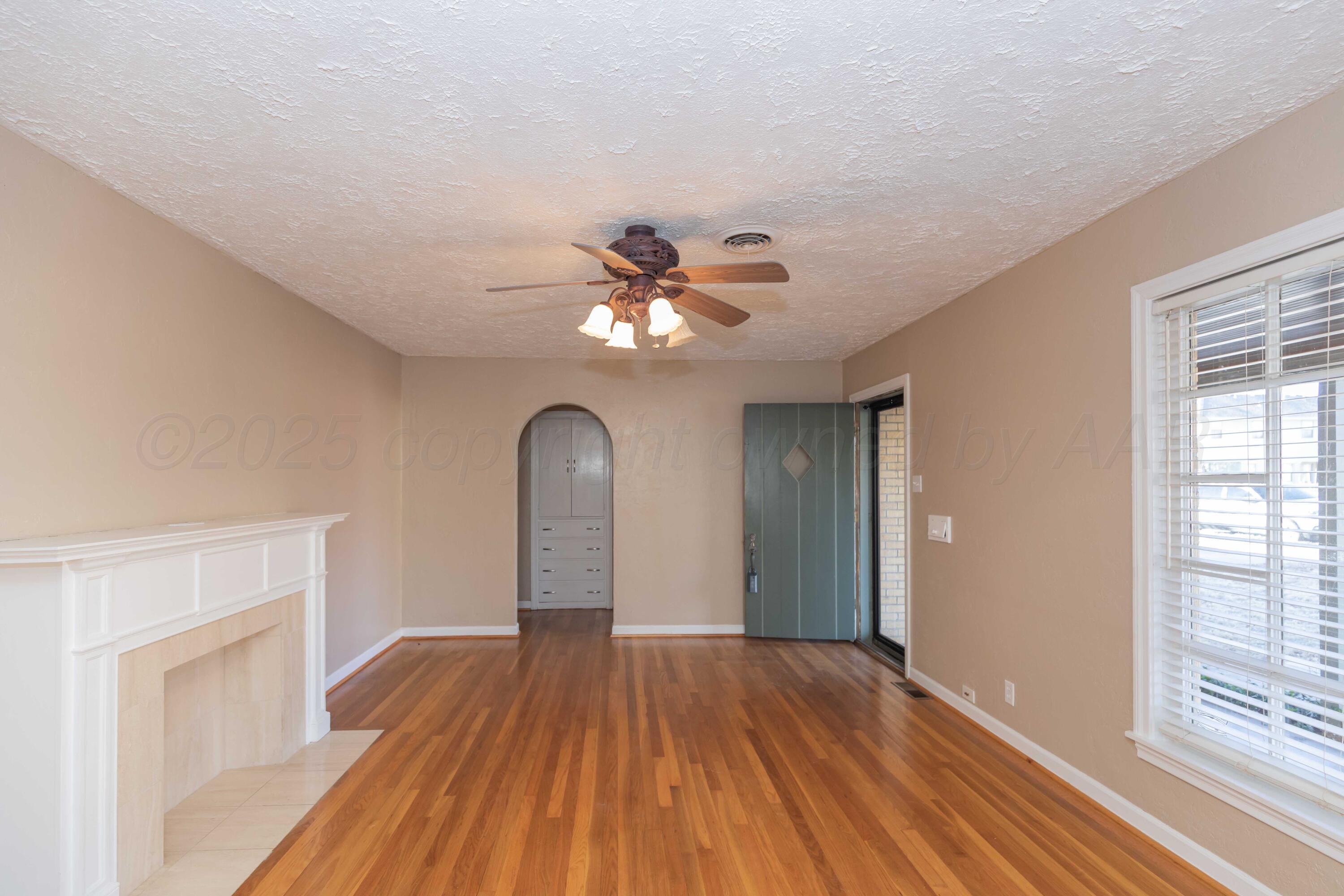 1209 S Travis Street Property Photo 8