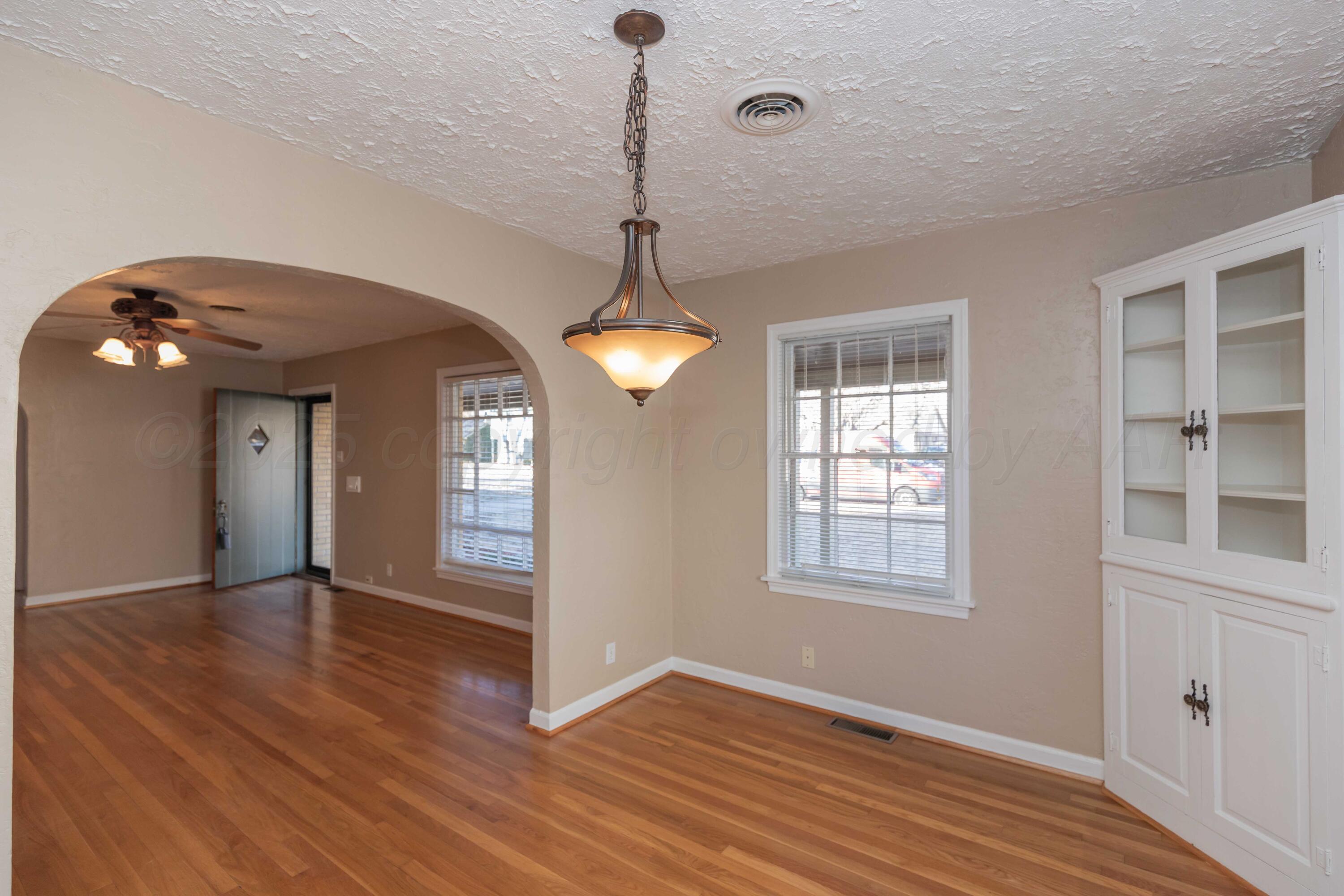 1209 S Travis Street Property Photo 11