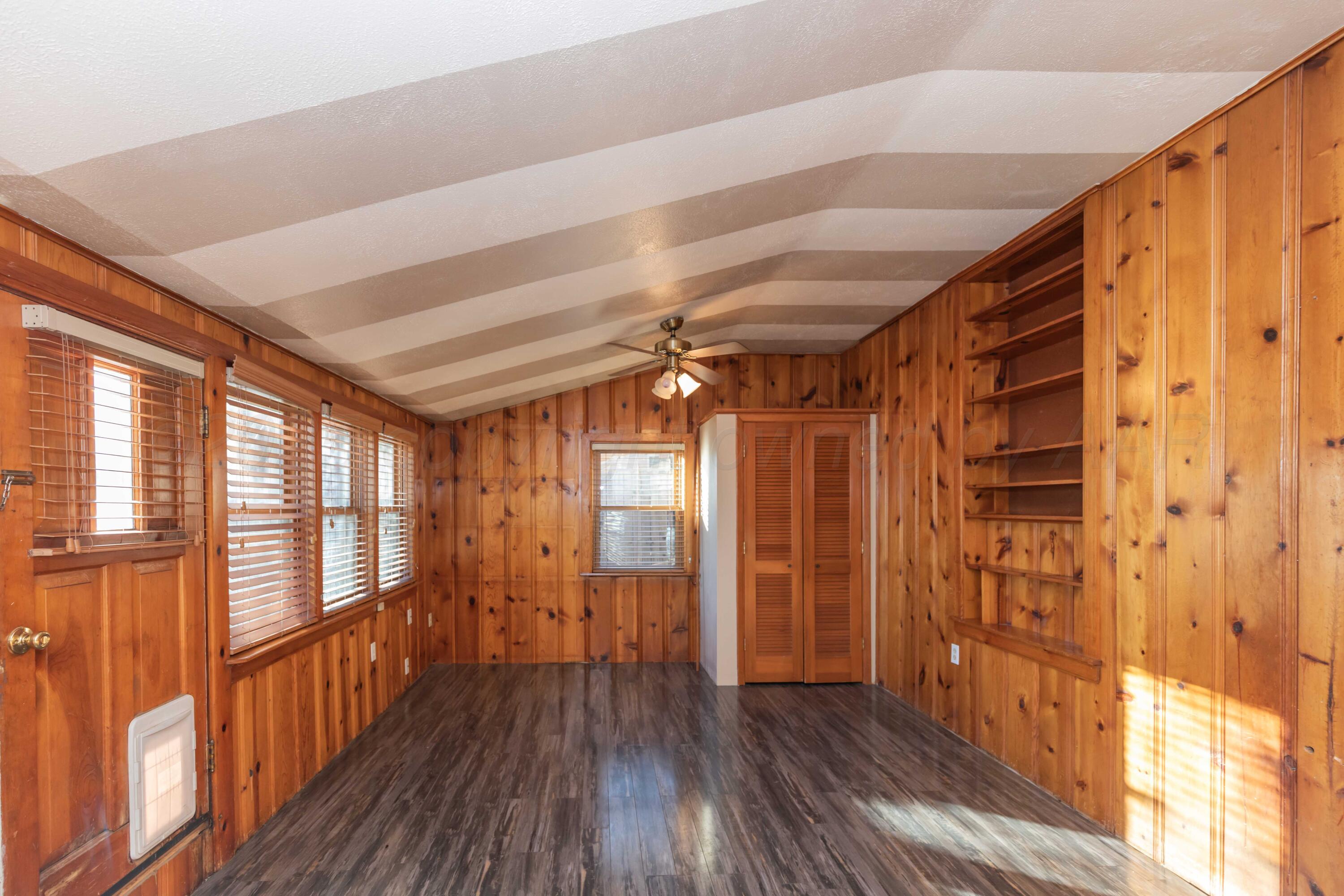 1209 S Travis Street Property Photo 13