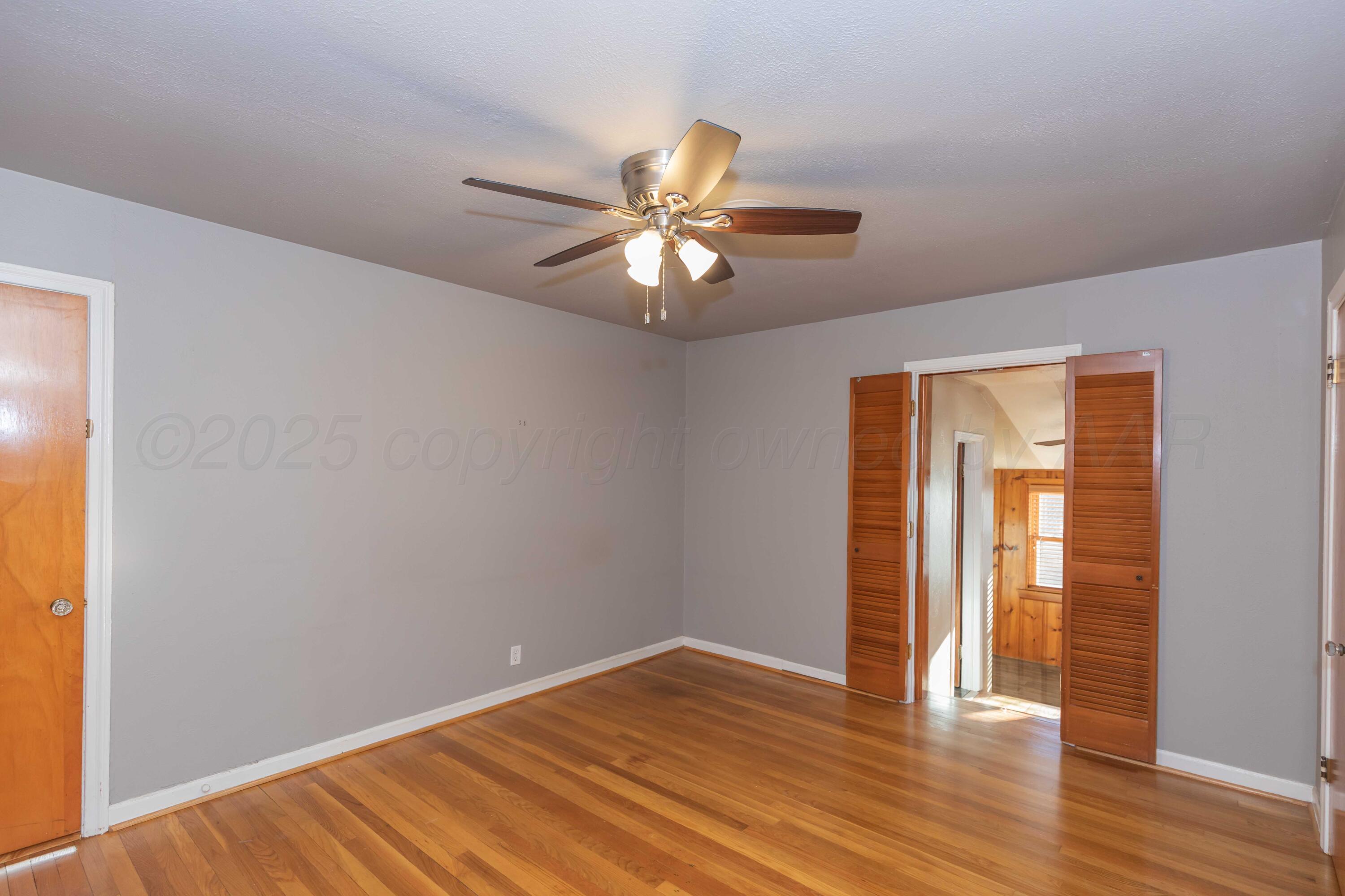 1209 S Travis Street Property Photo 23