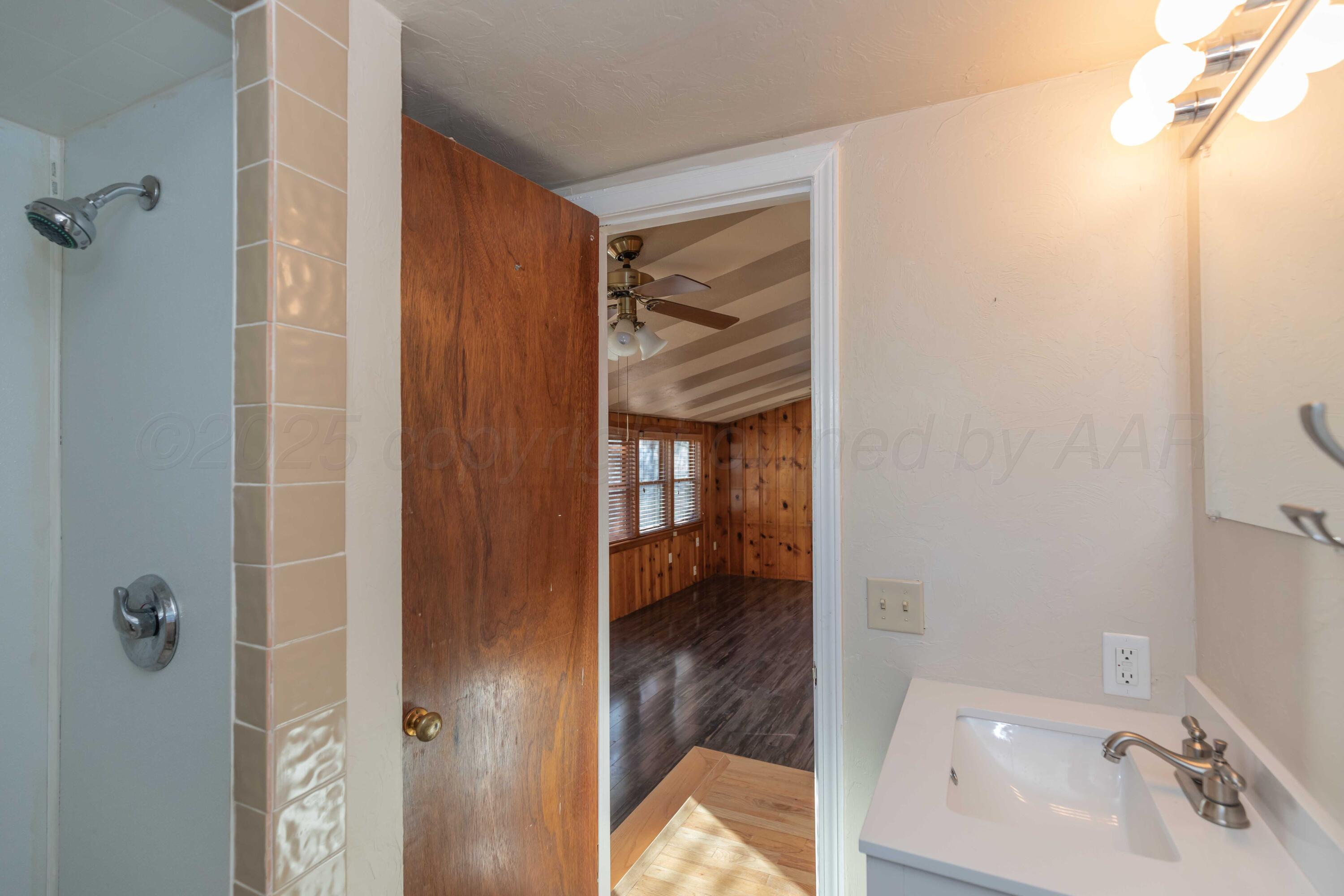 1209 S Travis Street Property Photo 25