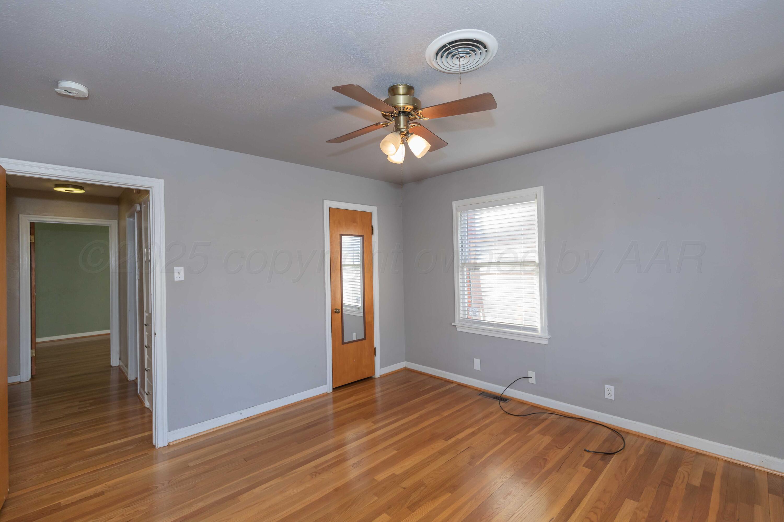 1209 S Travis Street Property Photo 27