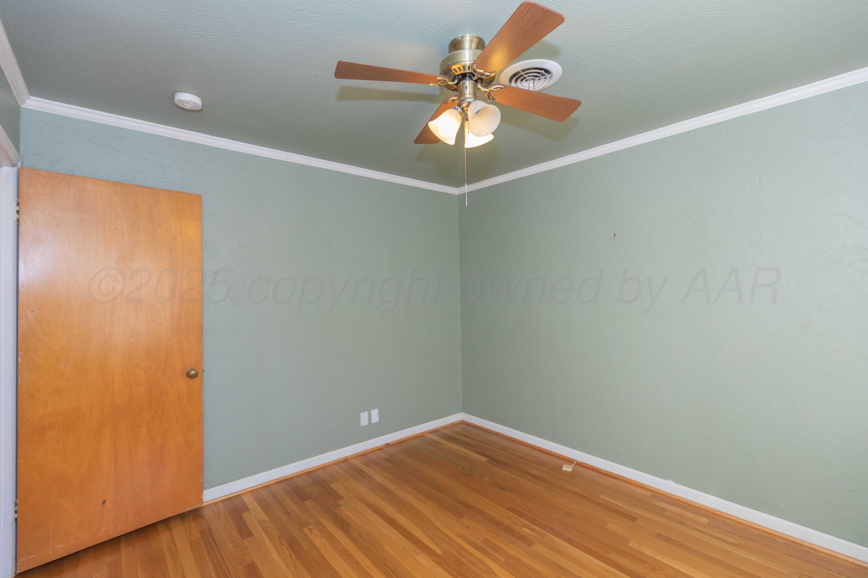 1209 S Travis Street Property Photo 32