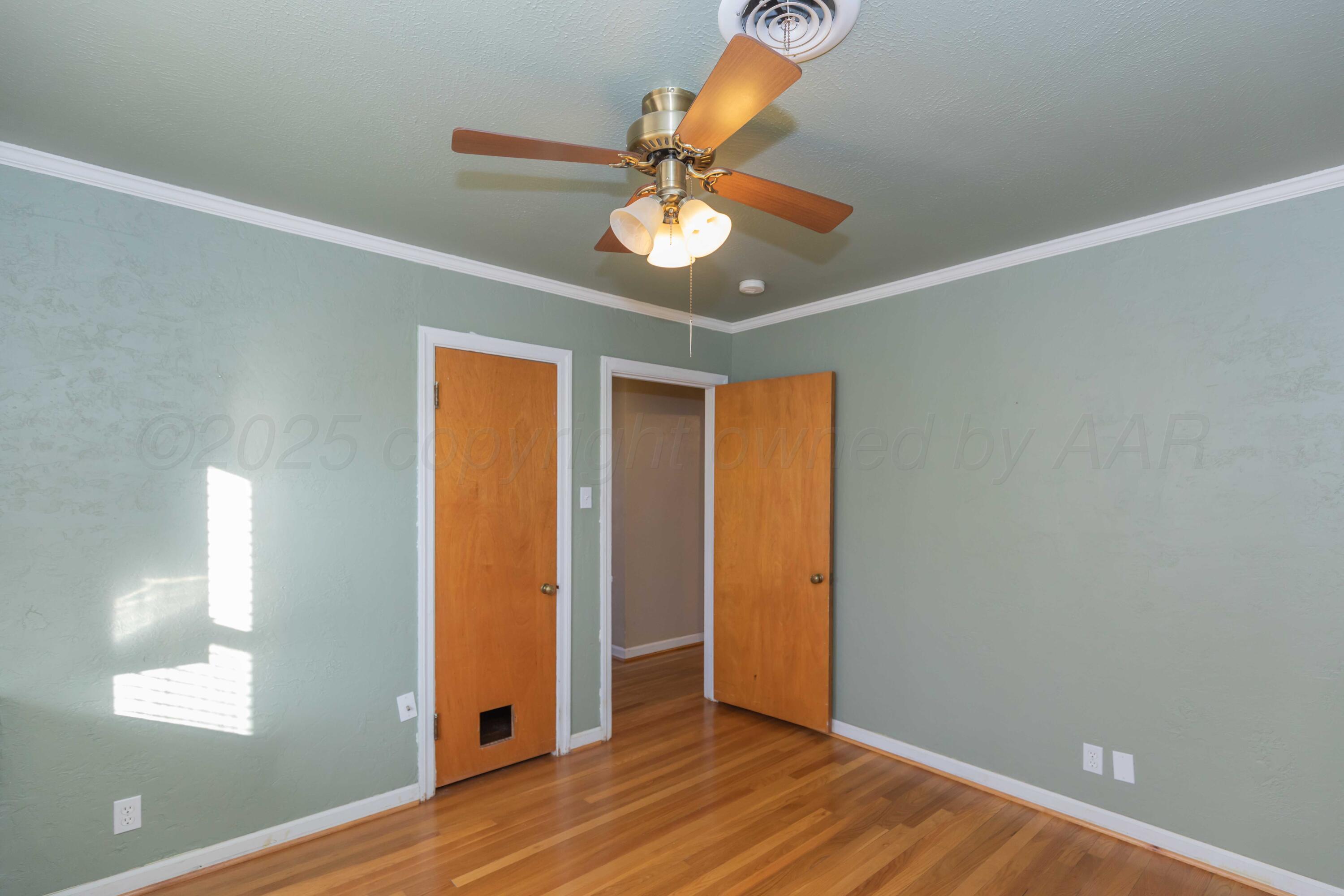 1209 S Travis Street Property Photo 33