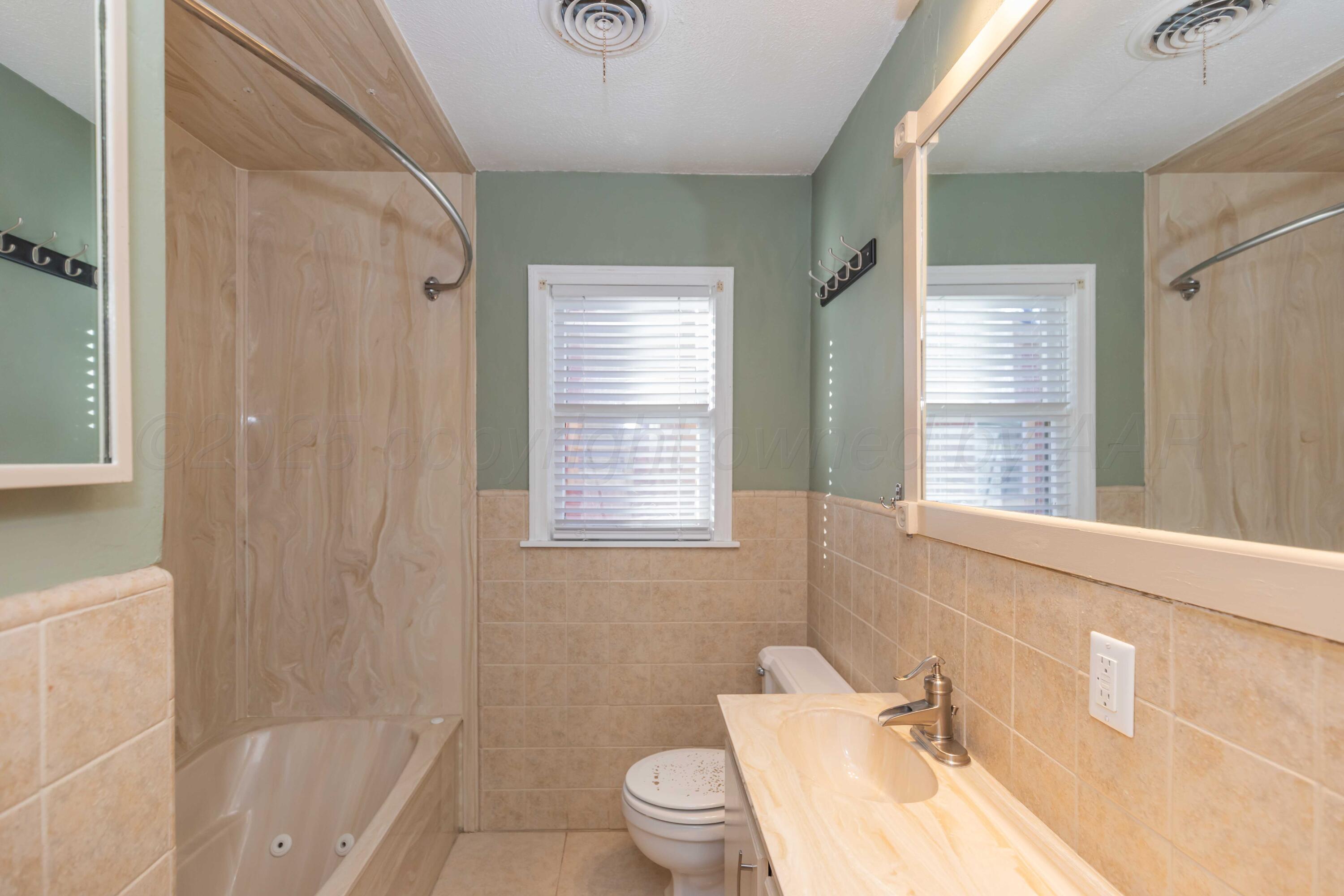 1209 S Travis Street Property Photo 34