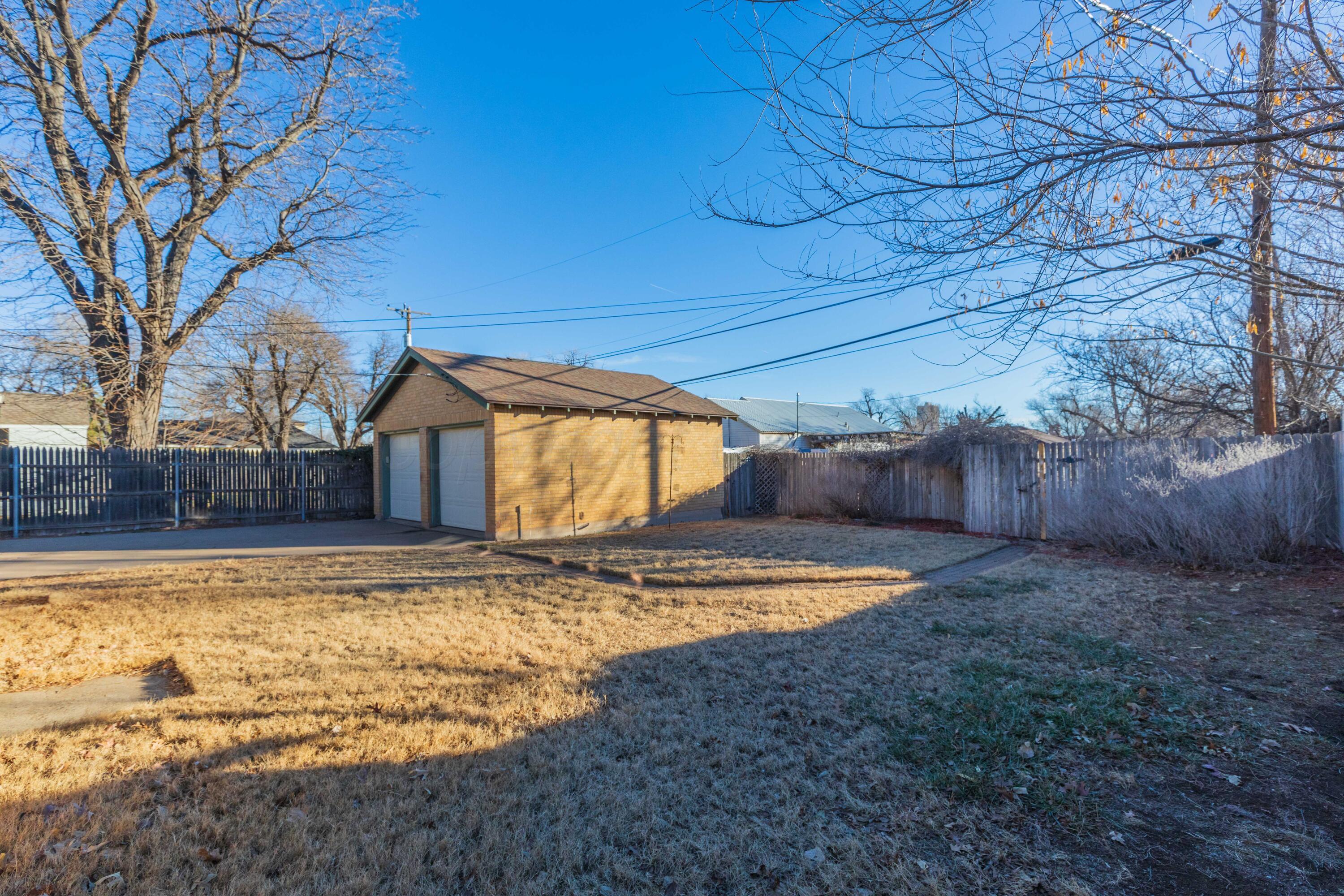 1209 S Travis Street Property Photo 37