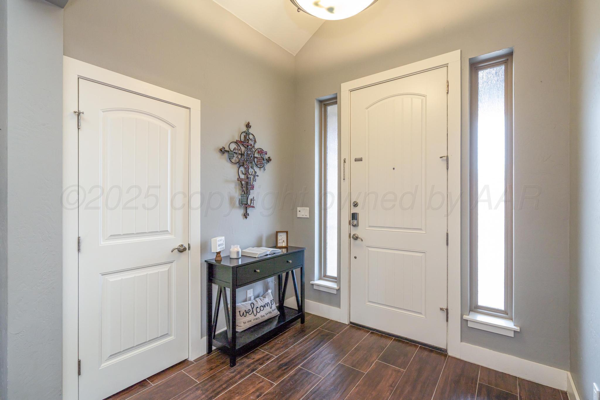 7404 Columbus Drive Property Photo 6