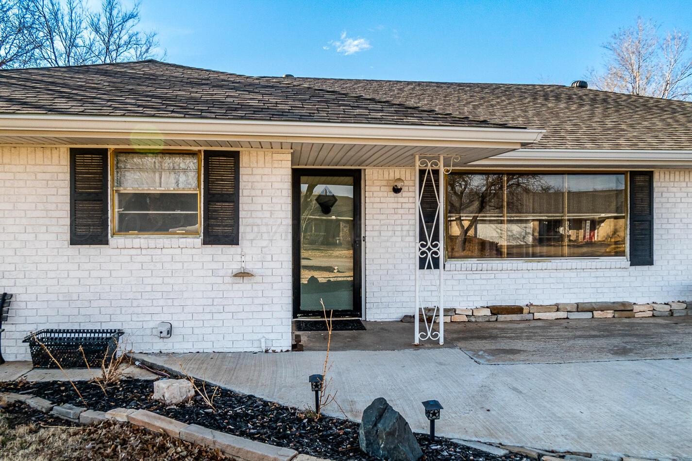 6105 Jameson Road Property Photo