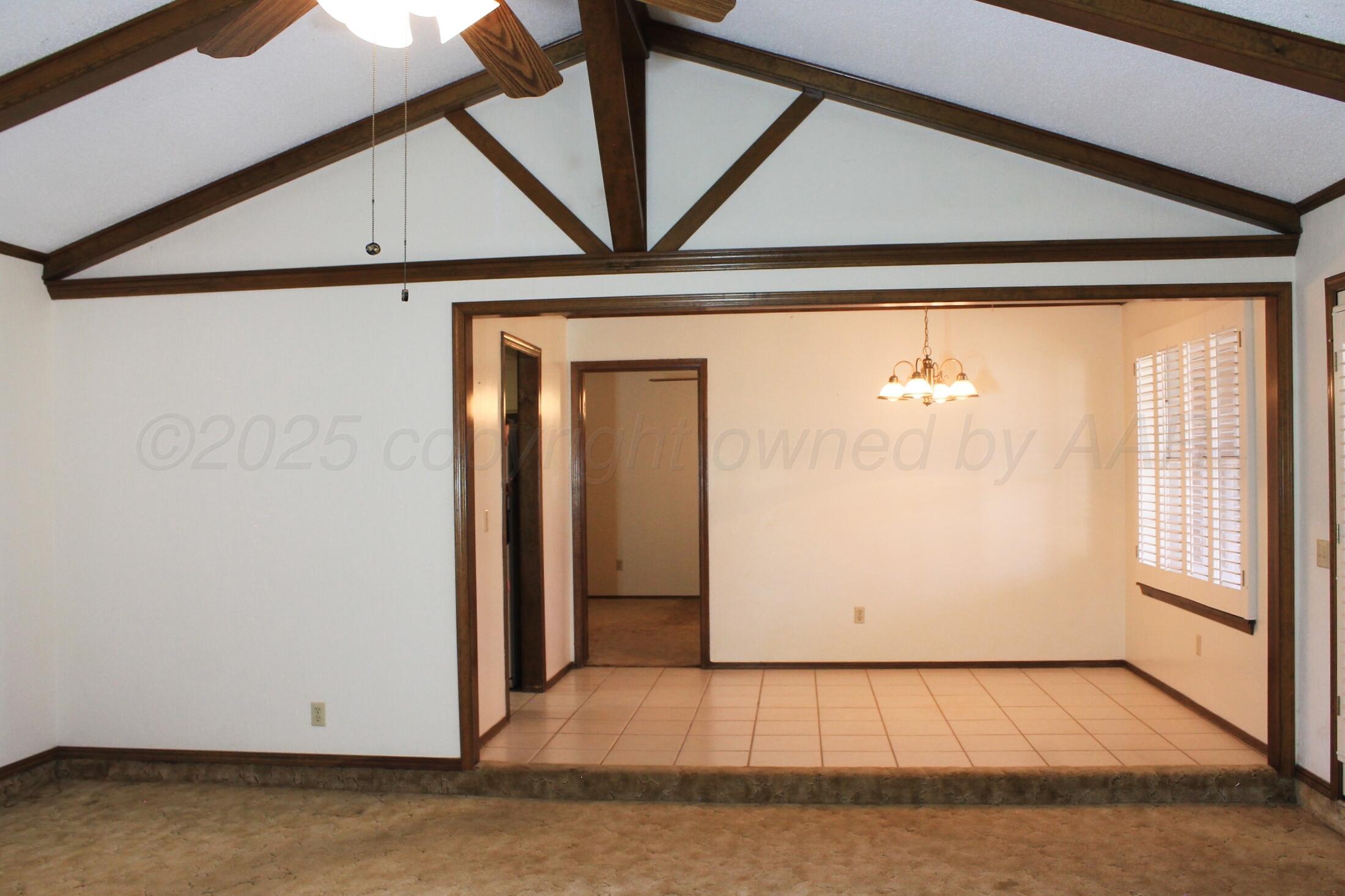 208 N Kingwood Street Property Photo 3