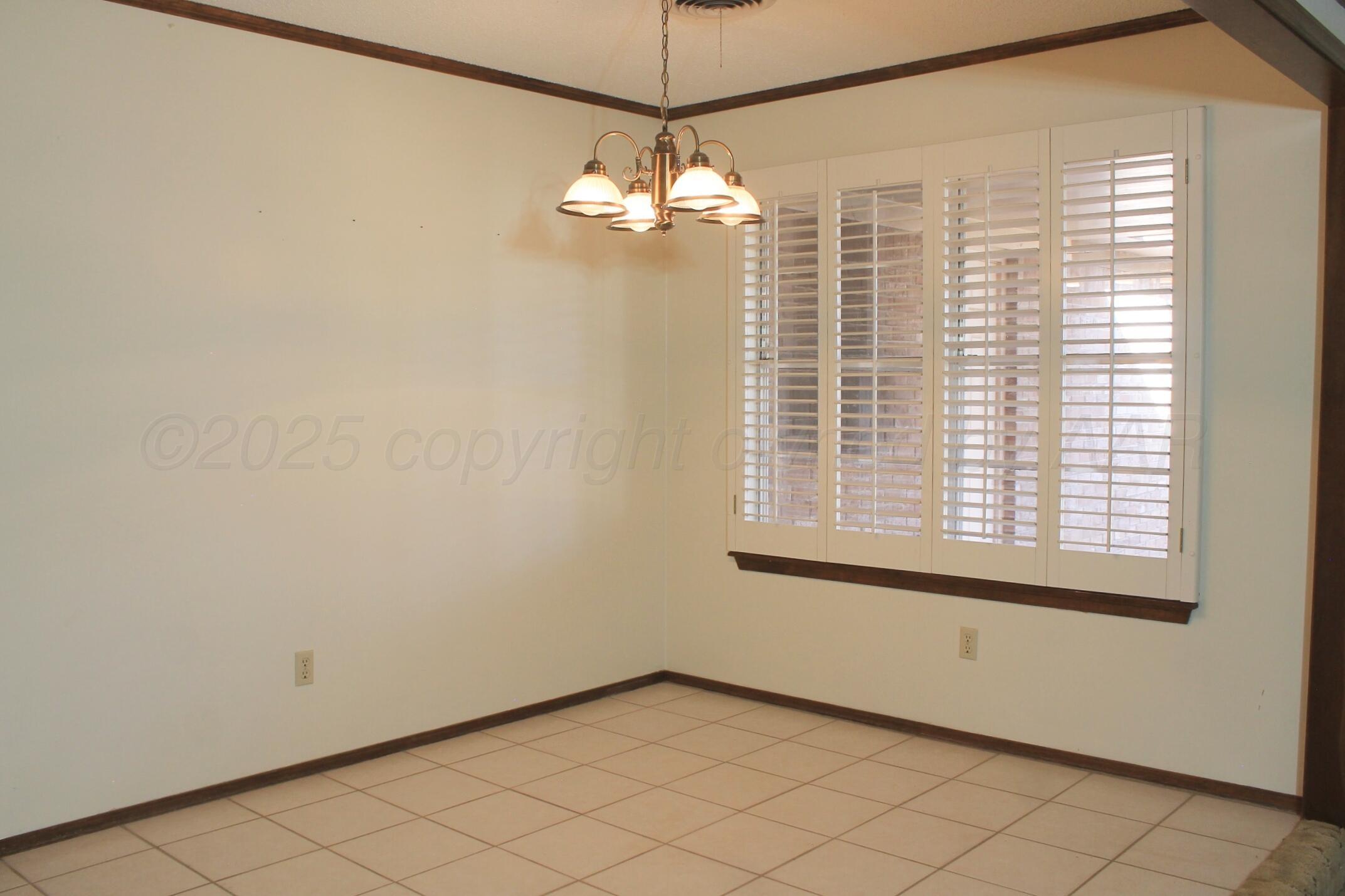 208 N Kingwood Street Property Photo 5