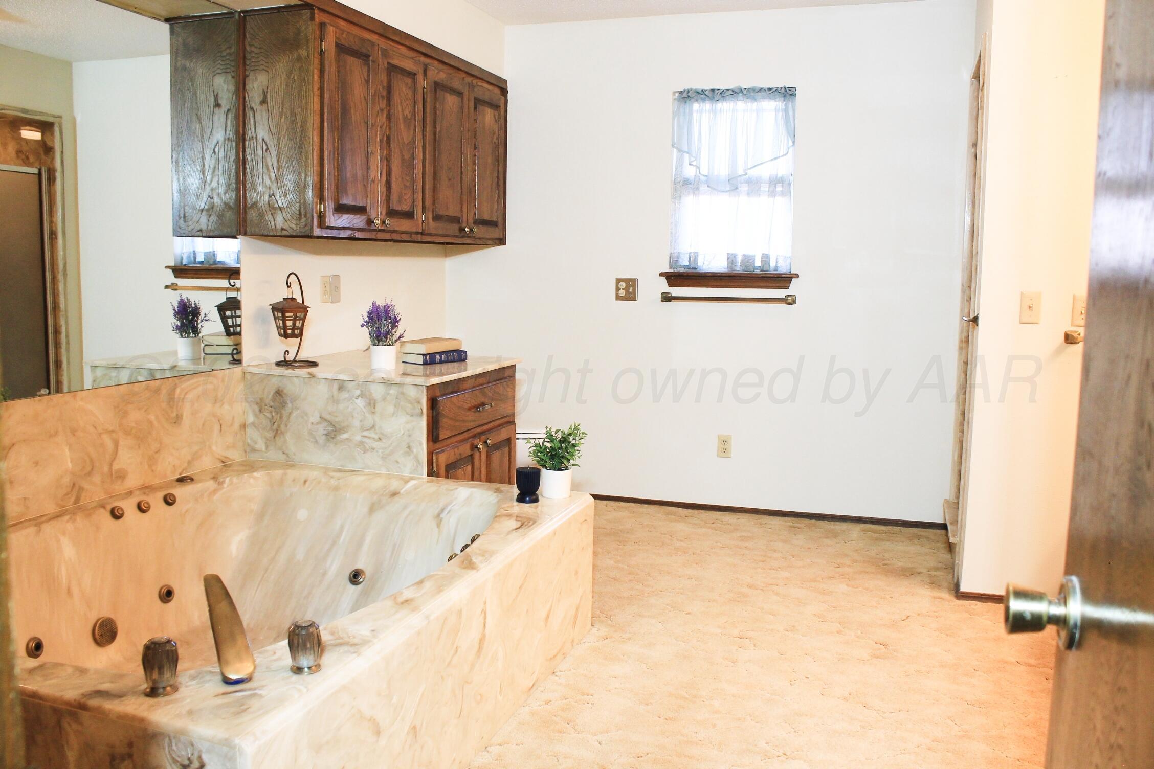 208 N Kingwood Street Property Photo 8