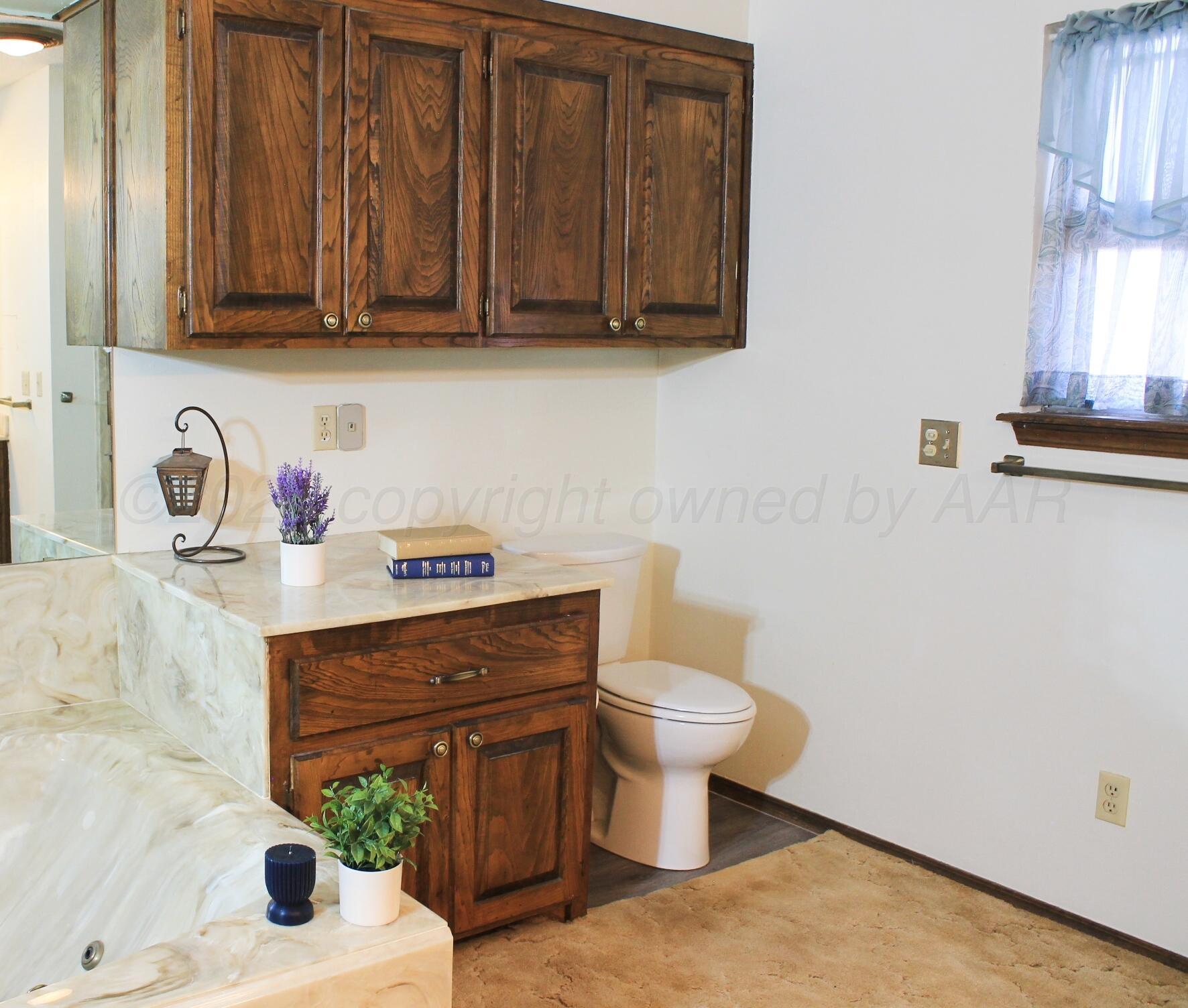 208 N Kingwood Street Property Photo 10