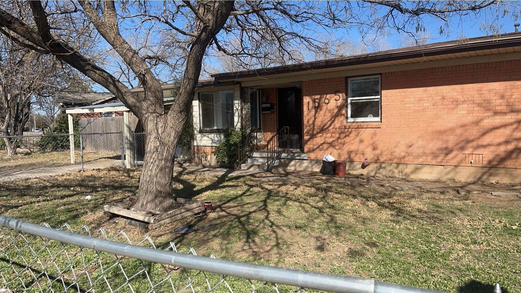 1565 BELL Street Property Photo 1