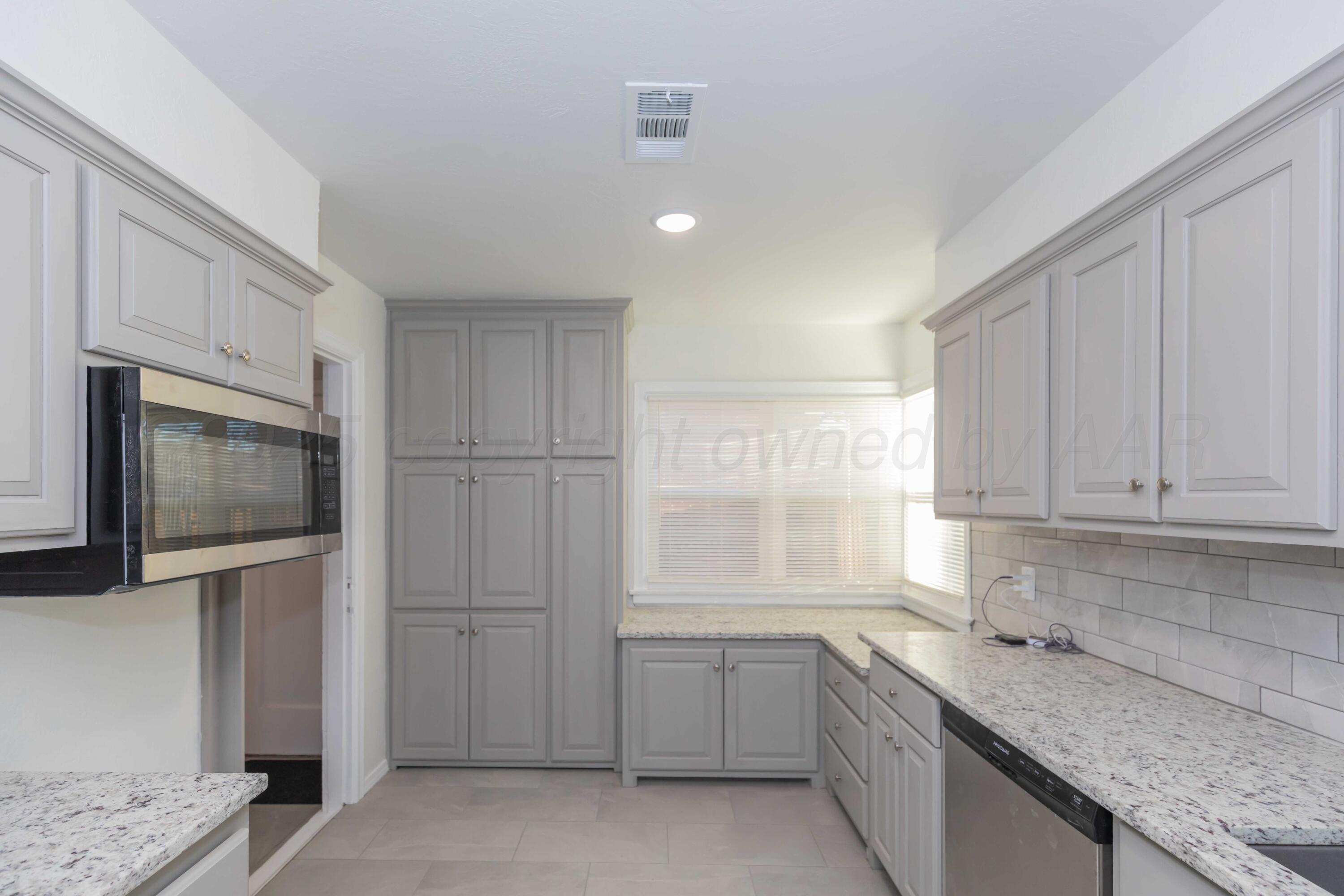 2705 S Harrison Street Property Photo 12