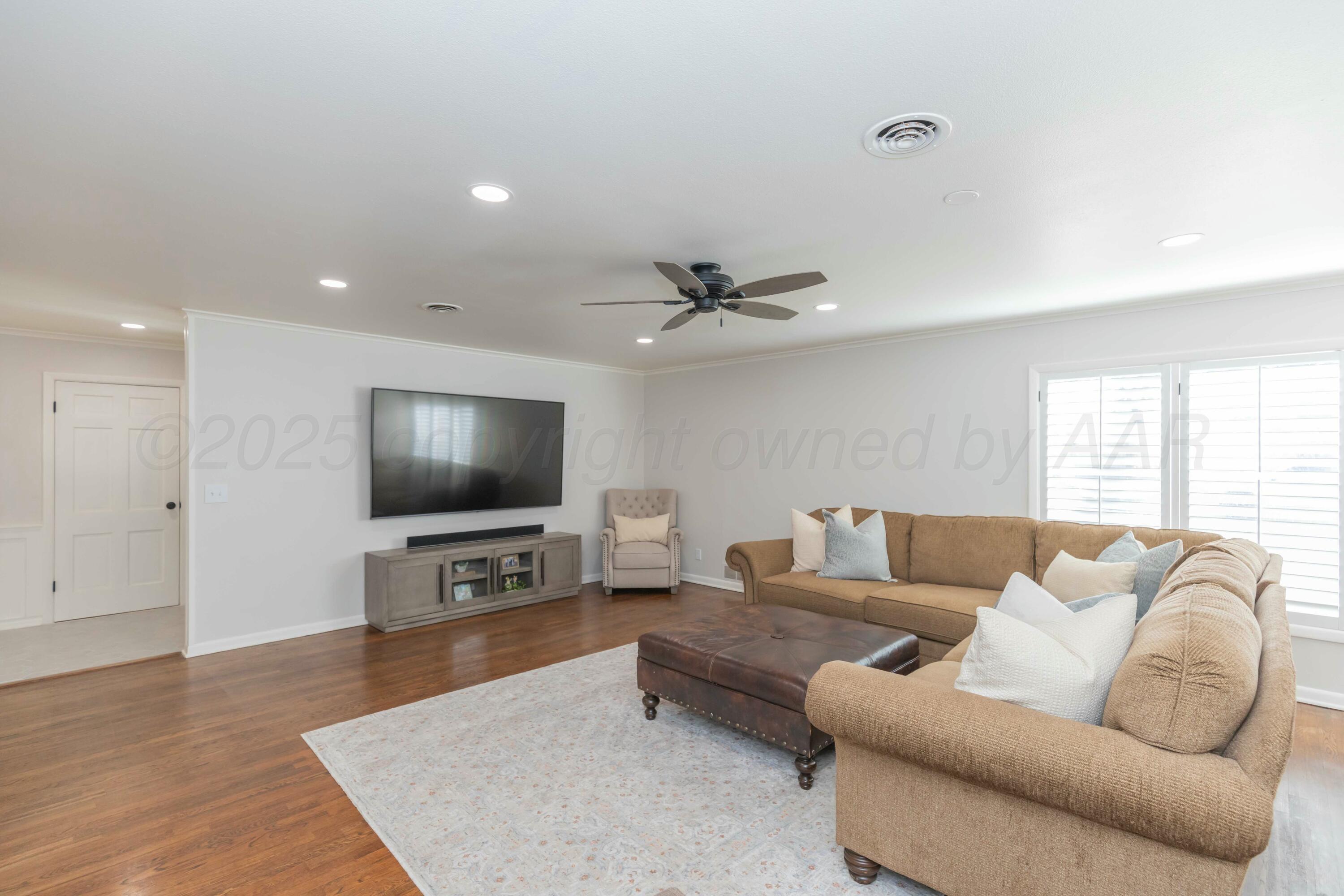 3209 S Rusk Street Property Photo 8