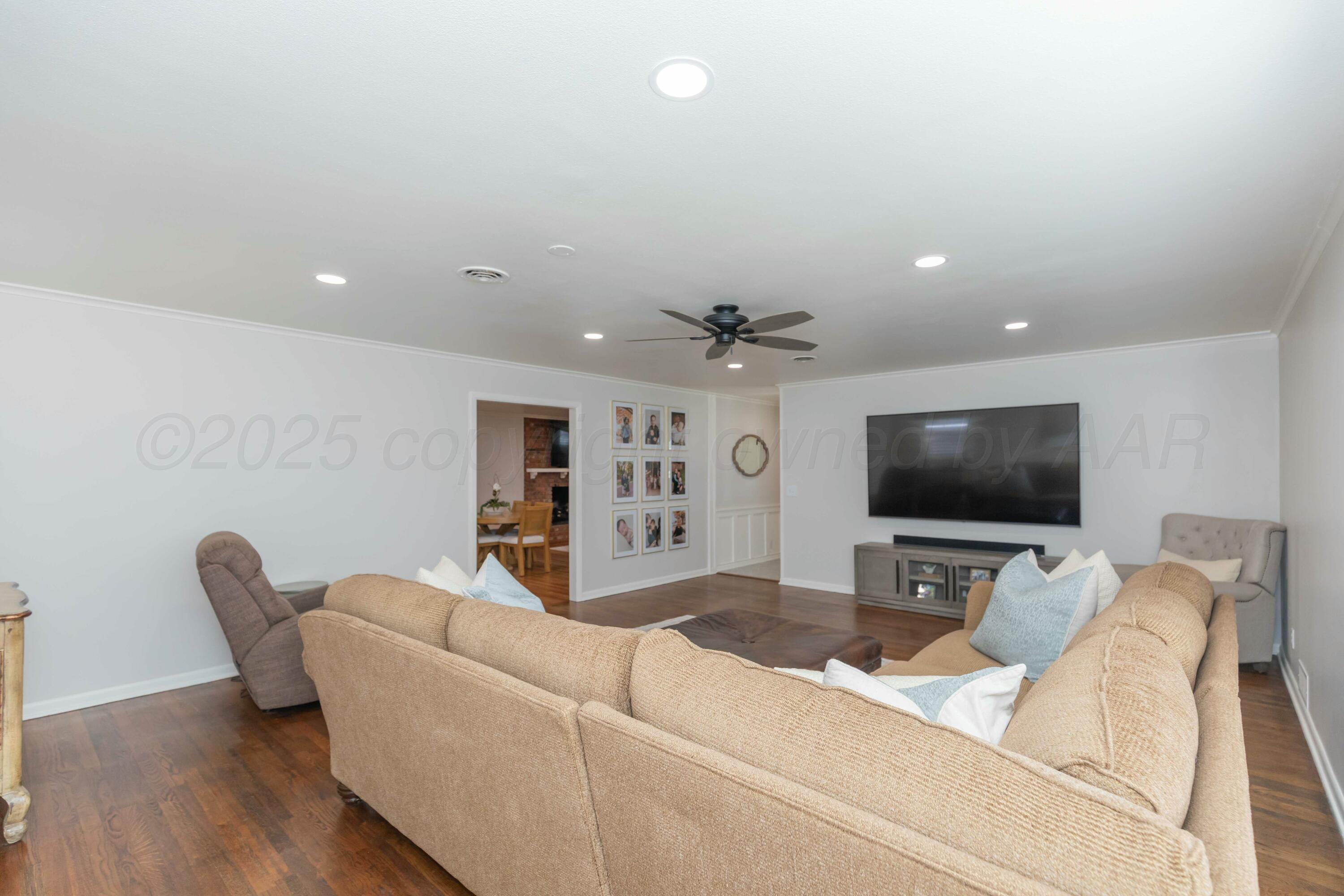 3209 S Rusk Street Property Photo 9