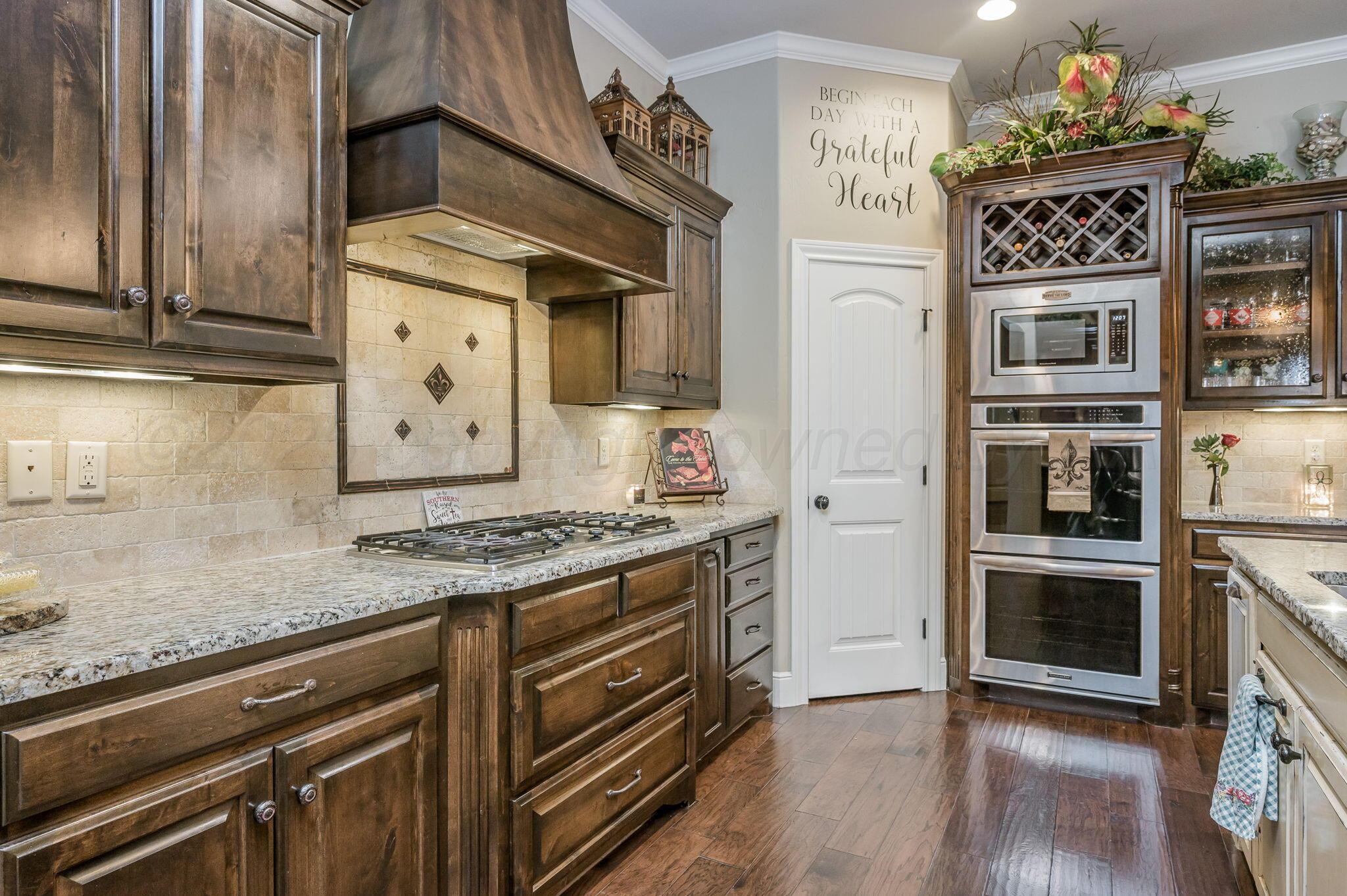 6301 Parkwood Place Property Photo 11