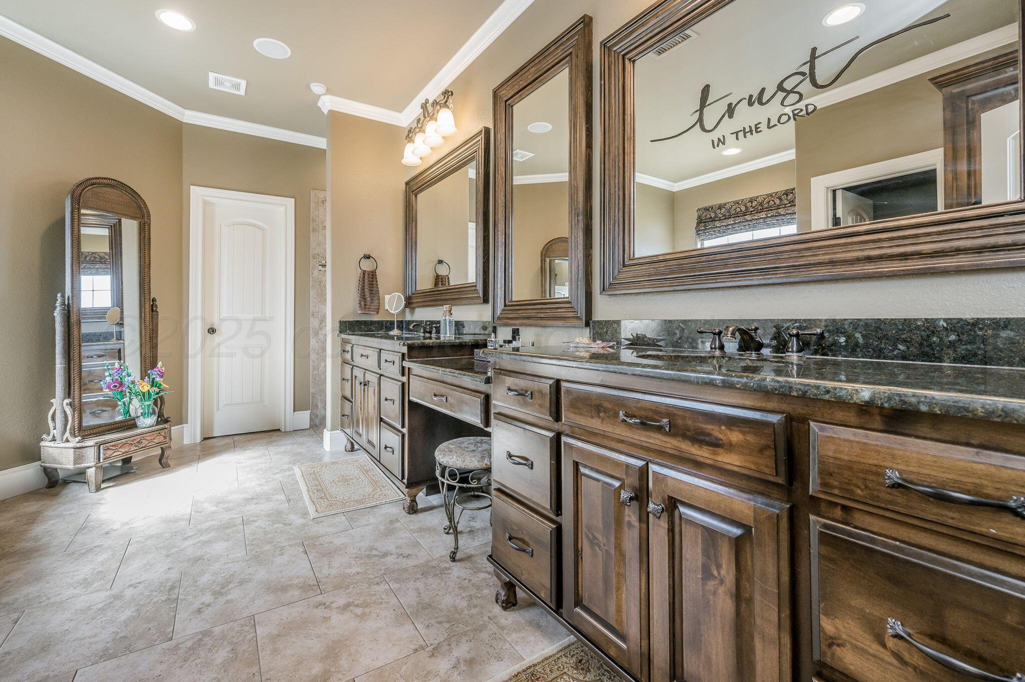6301 Parkwood Place Property Photo 16