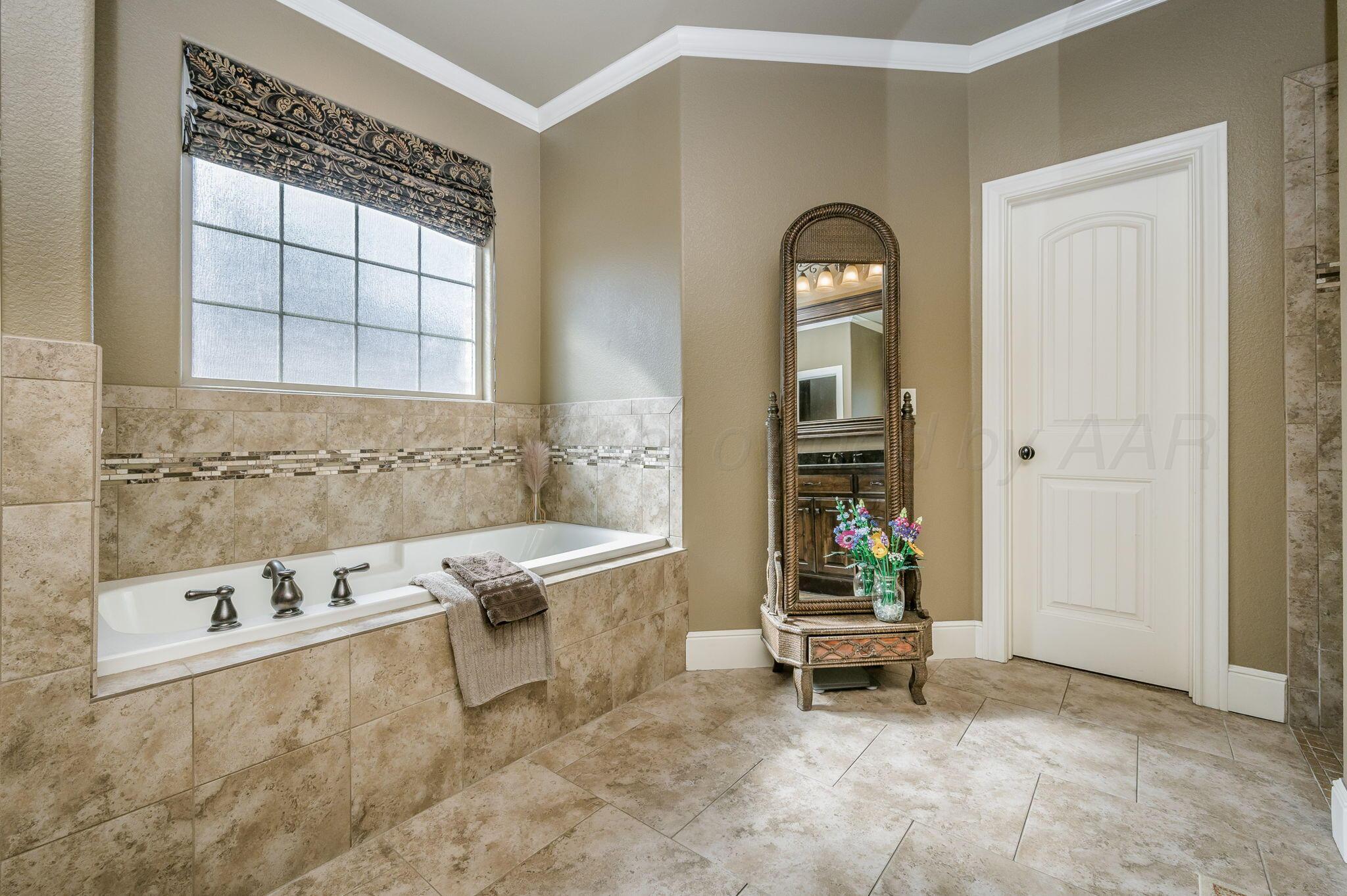 6301 Parkwood Place Property Photo 17