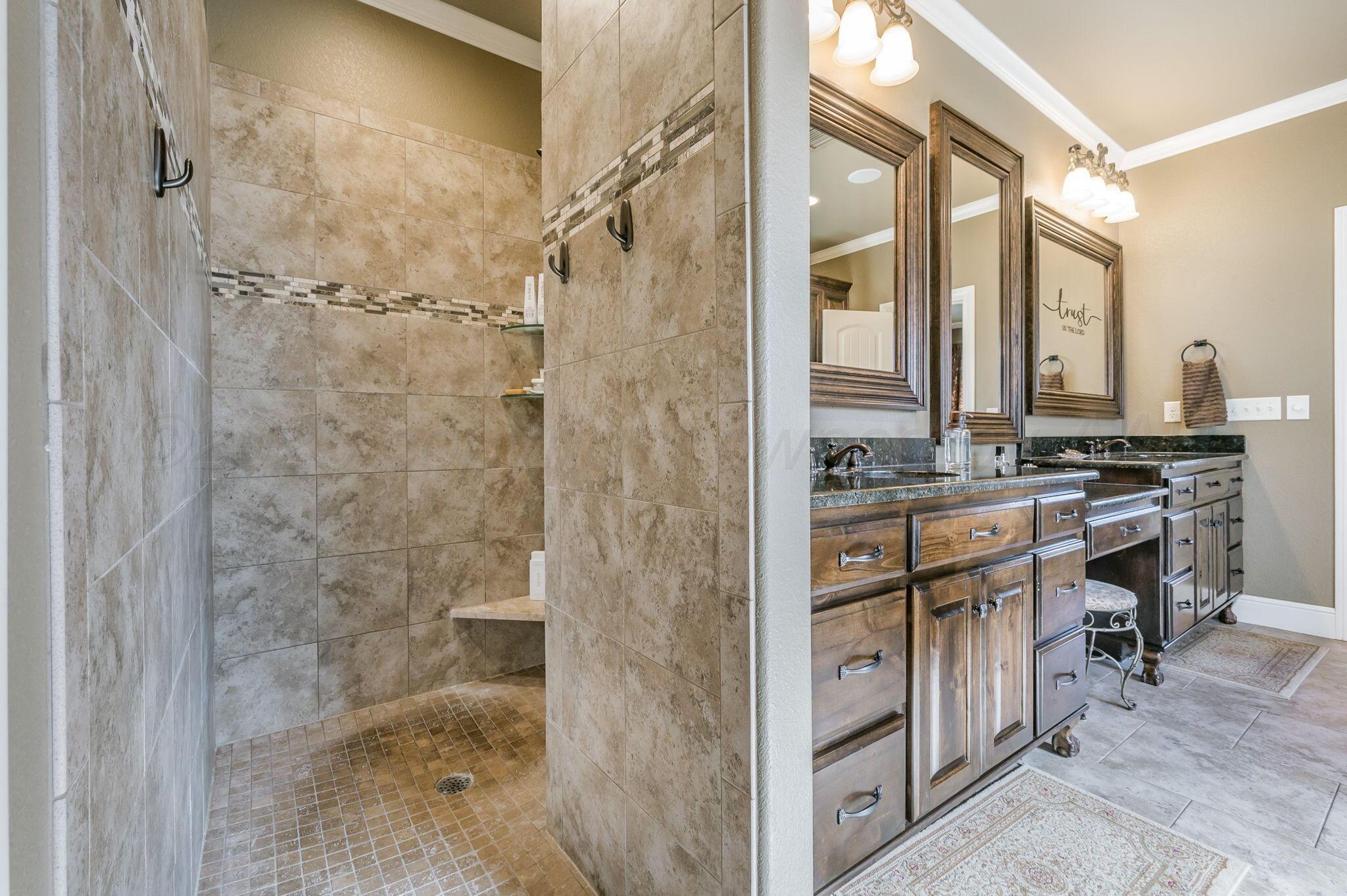 6301 Parkwood Place Property Photo 18