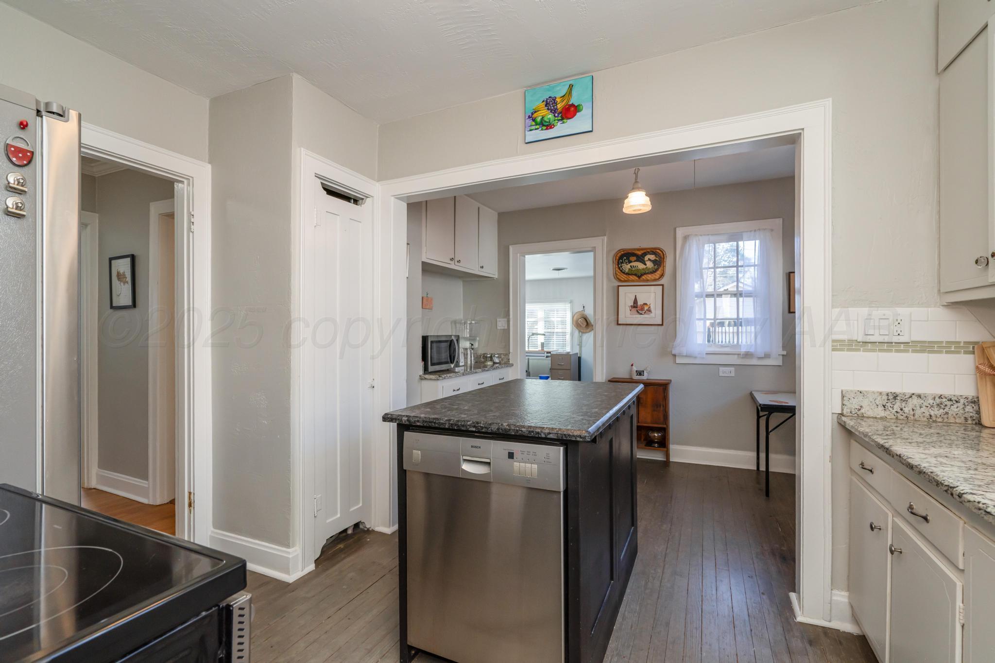 2404 S Ong Street Property Photo 11