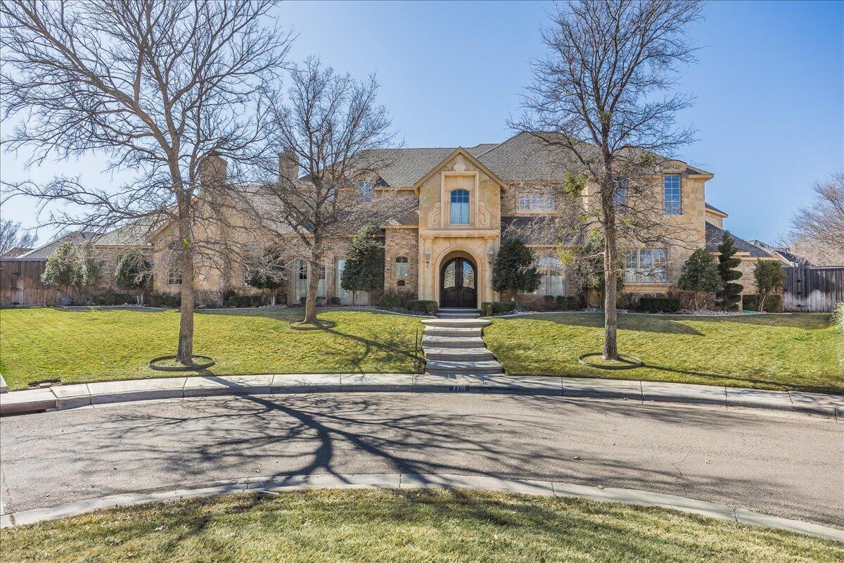 7701 London Court Property Photo