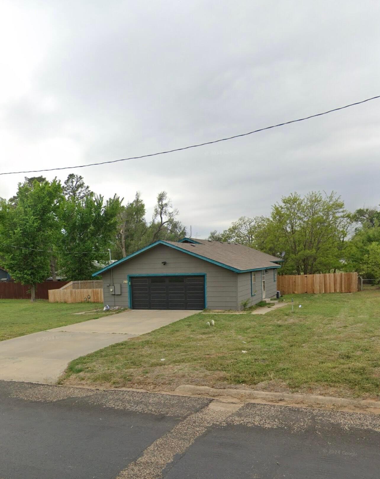 702 S Canadian Street Property Photo