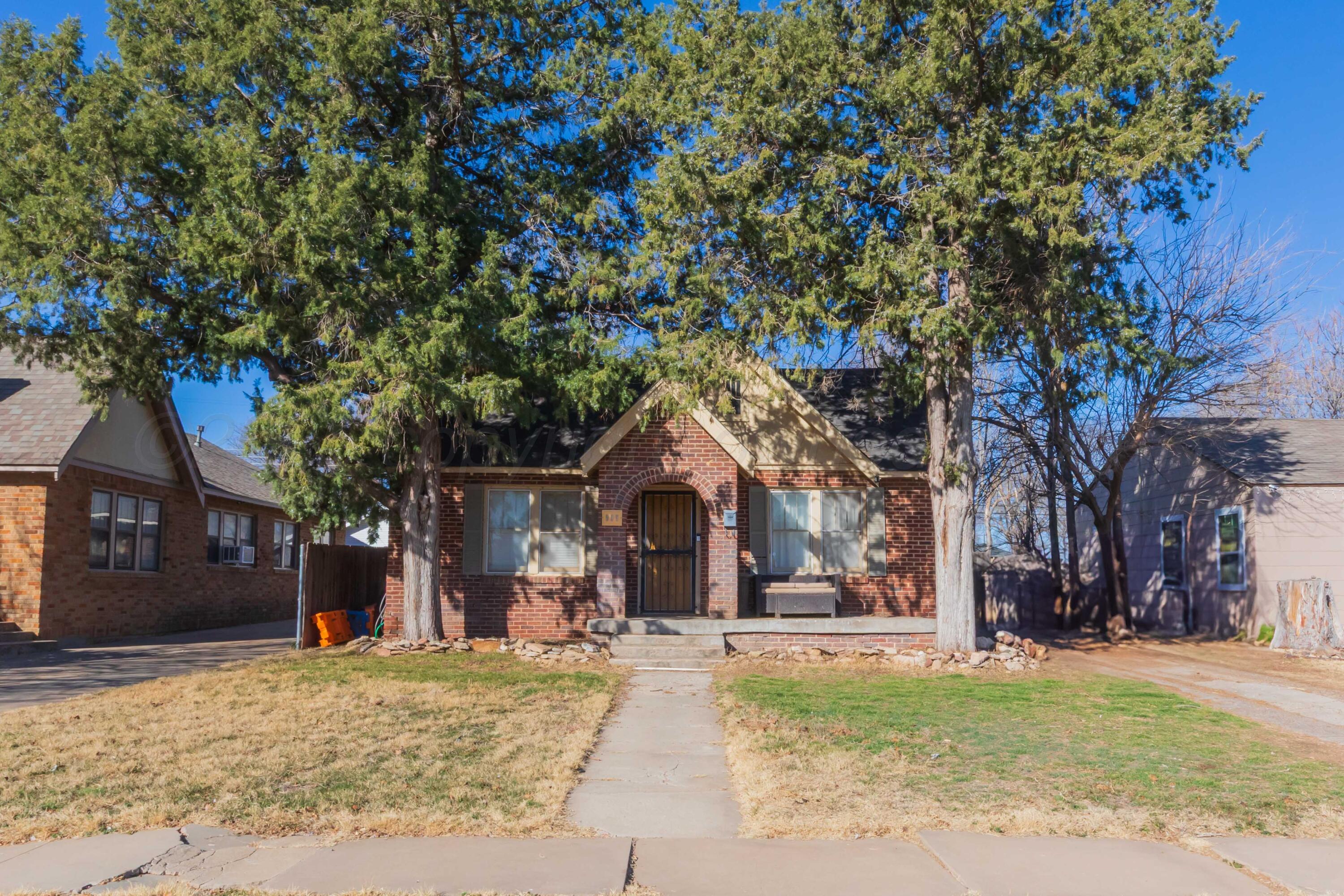 906 Bowie Street Property Photo