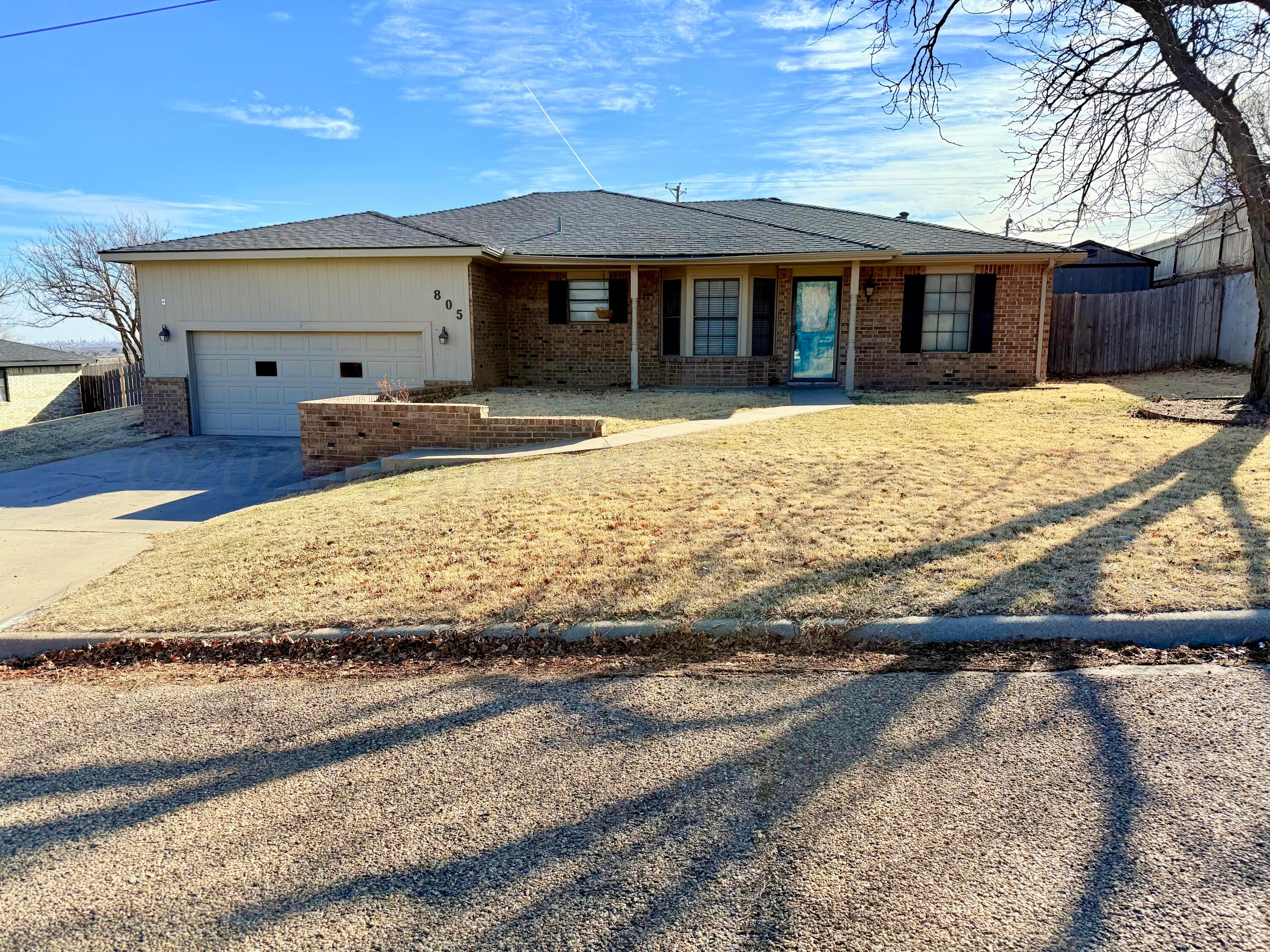 805 Skyline Drive Property Photo 1