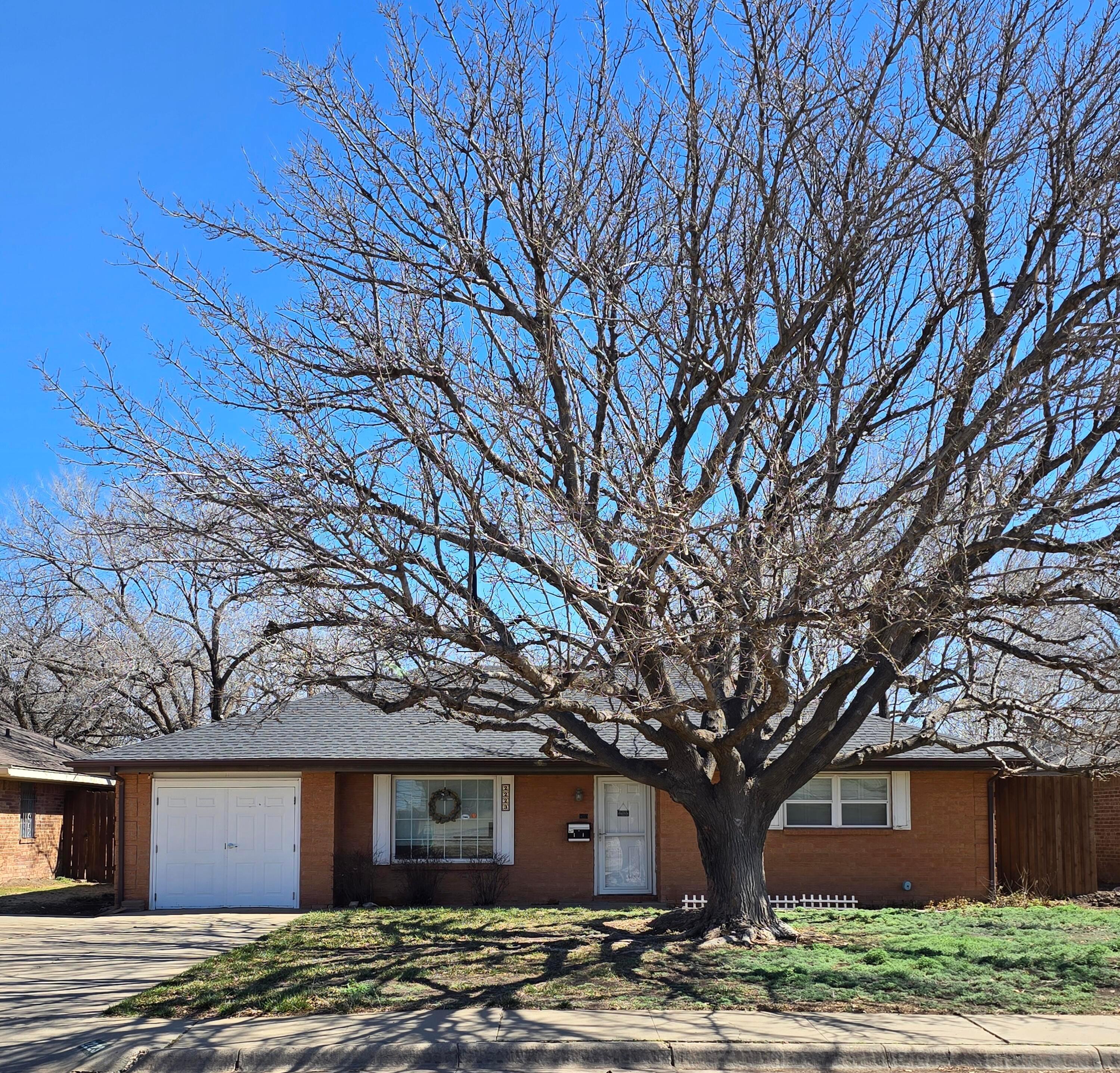2223 Laurel Street Property Photo 1