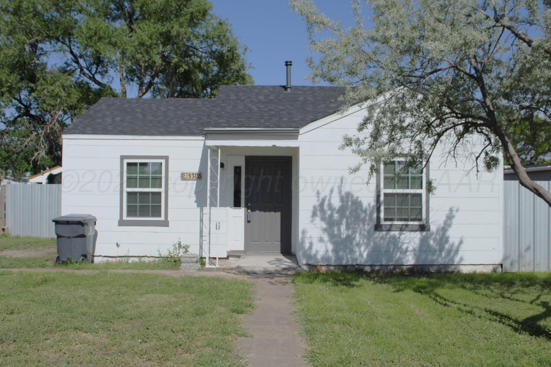 1306 N Lake Street Property Photo