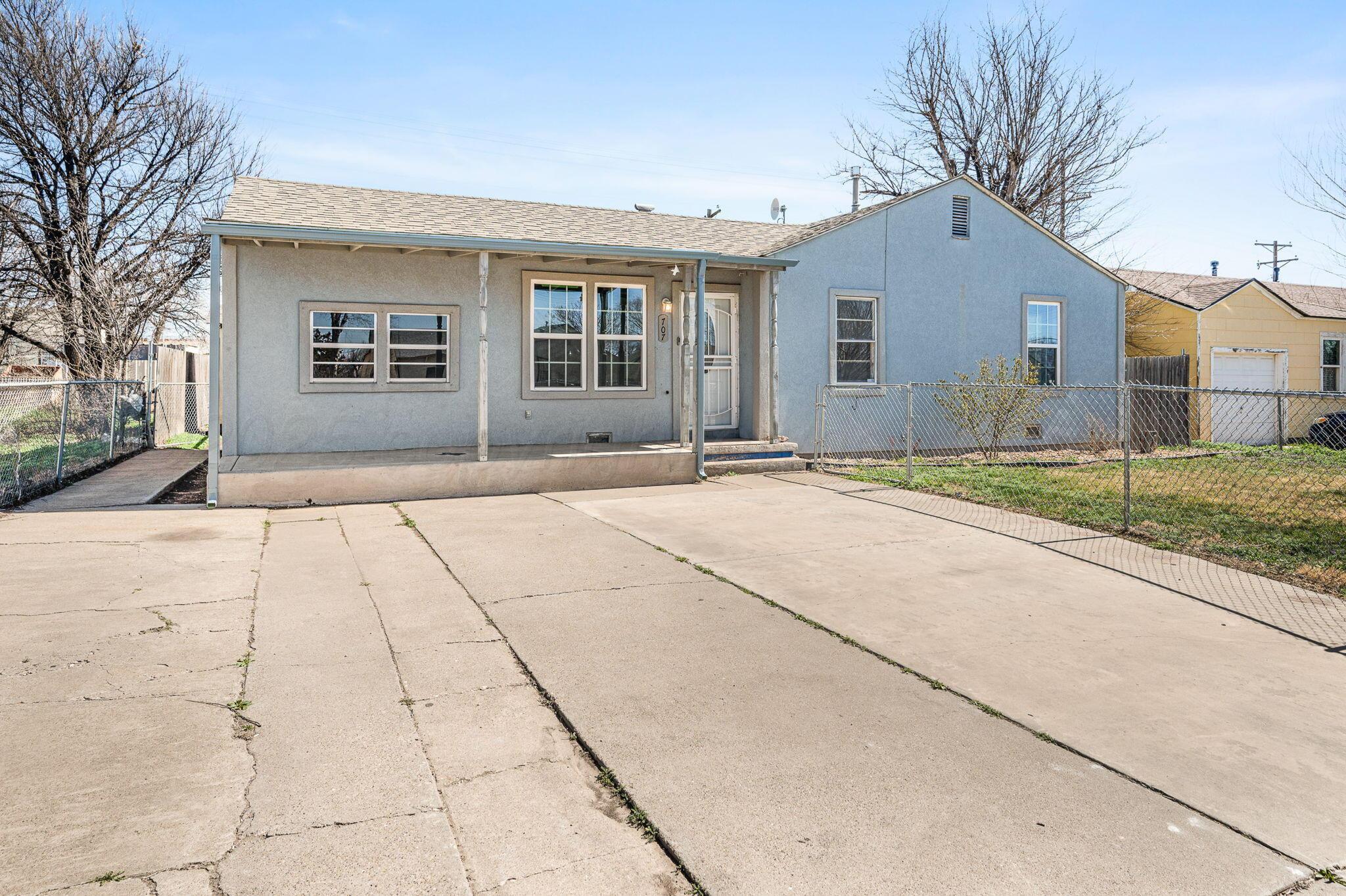 707 S Manhattan Street Property Photo