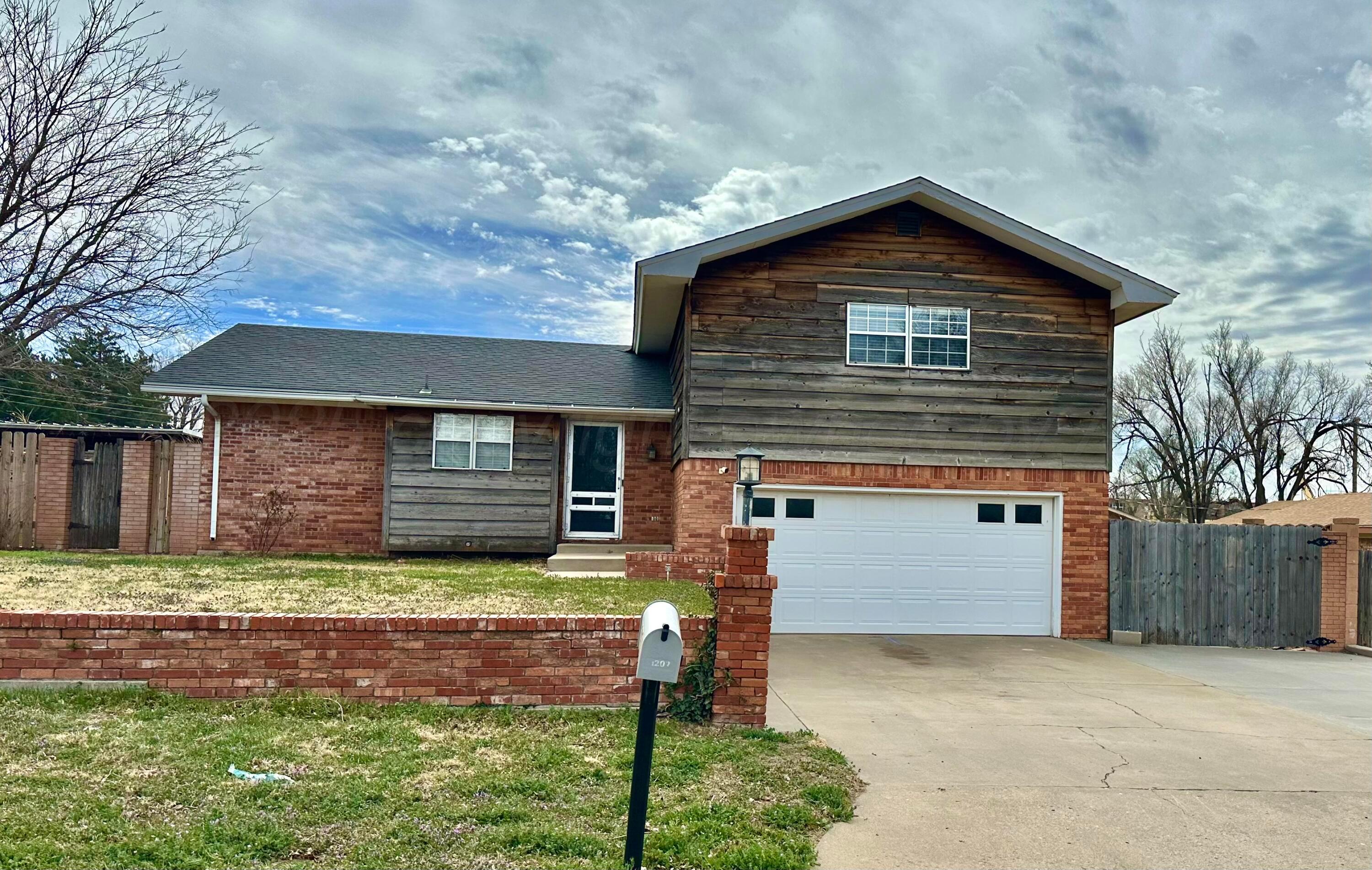1207 Lee Street Property Photo 1