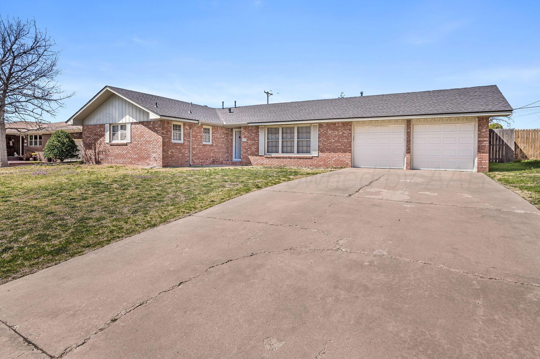 2115 N Chestnut Drive Property Photo