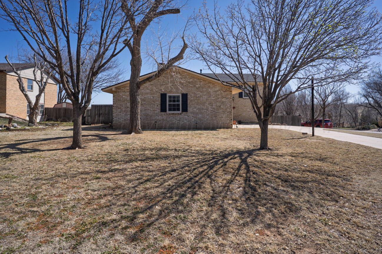 1600 N Holly Lane Property Photo