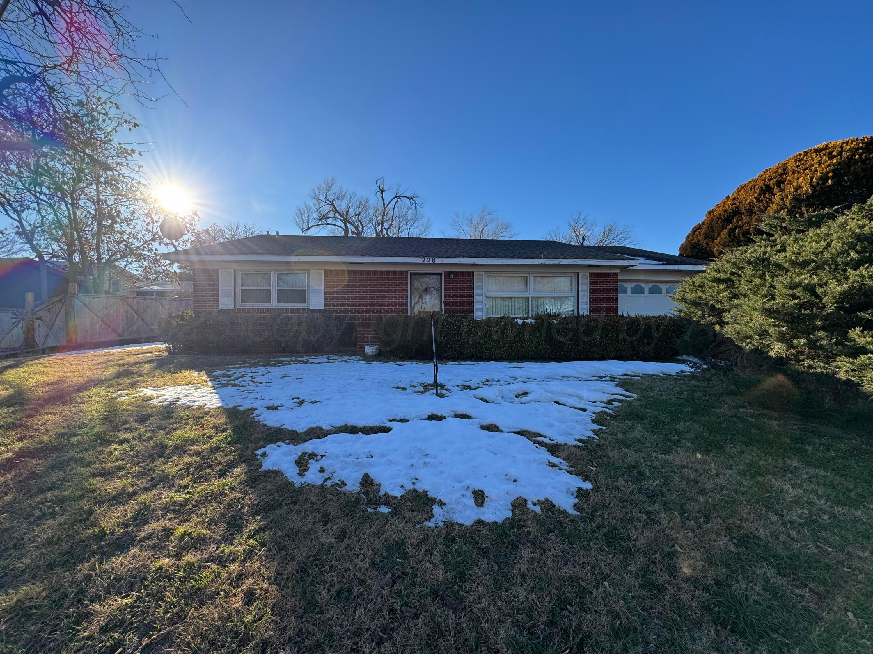 228 Garrett St Property Photo 1