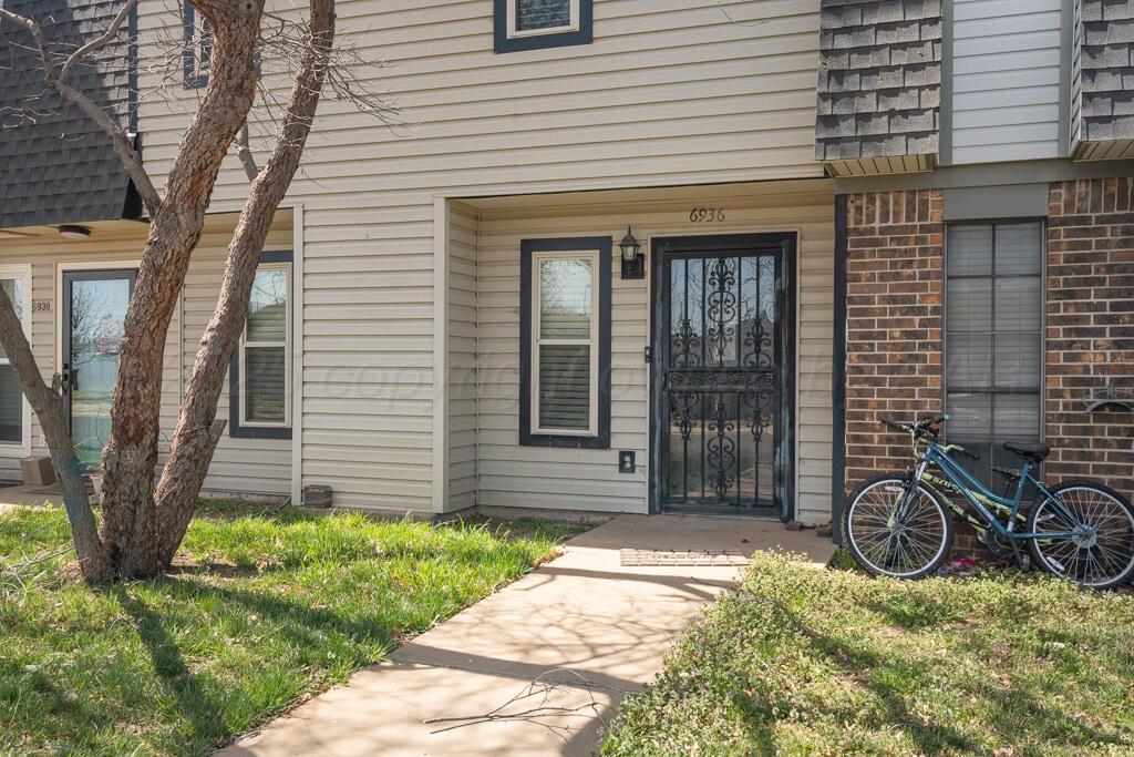 6936 Benwood Square Property Photo