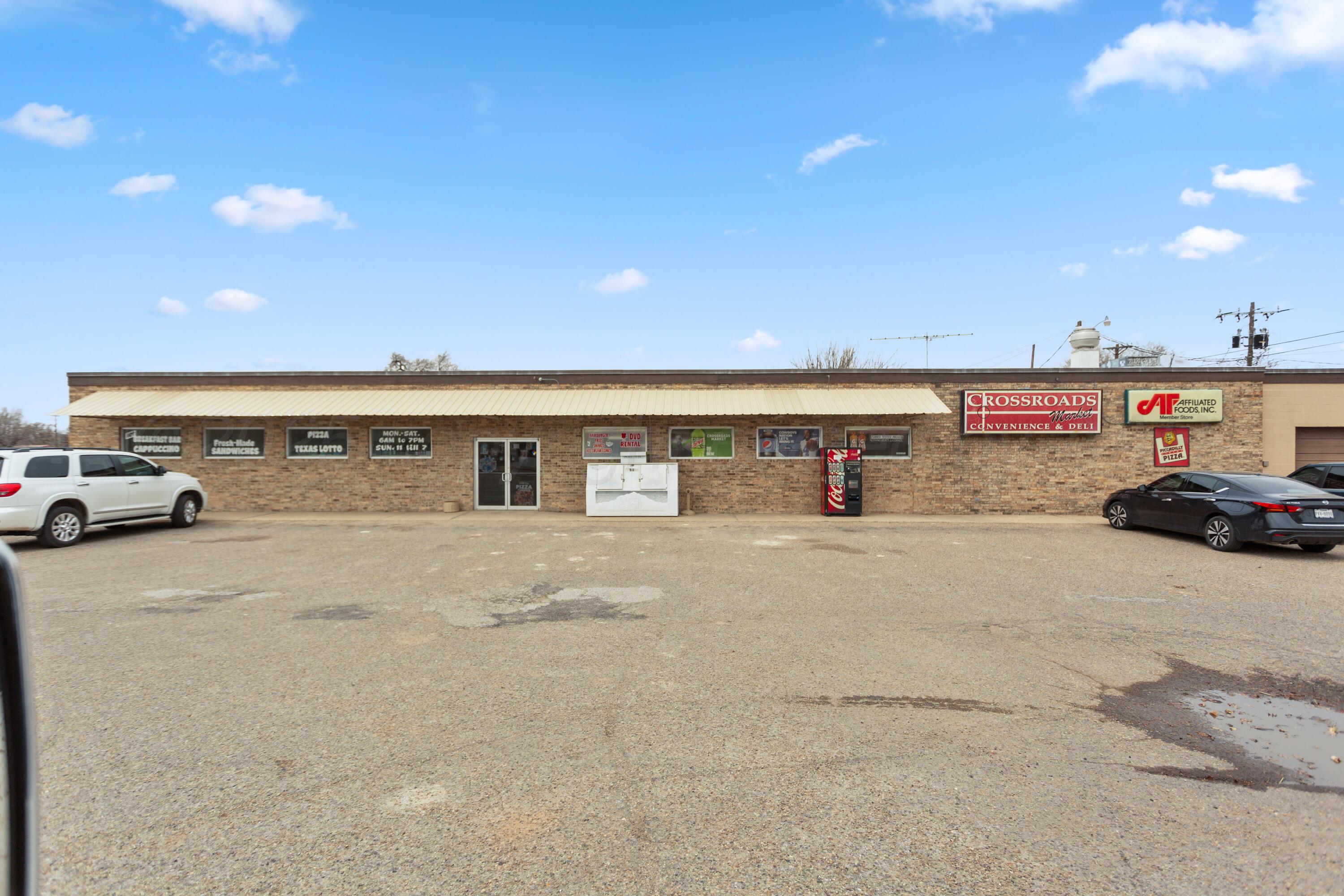 105 E Commercial Street Property Photo 1