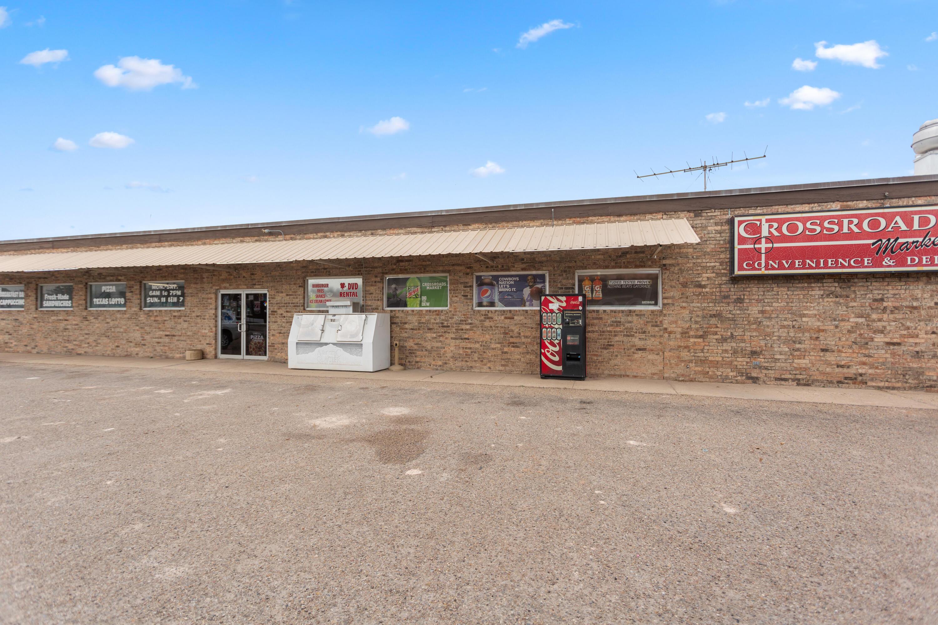 105 E Commercial Street Property Photo 2