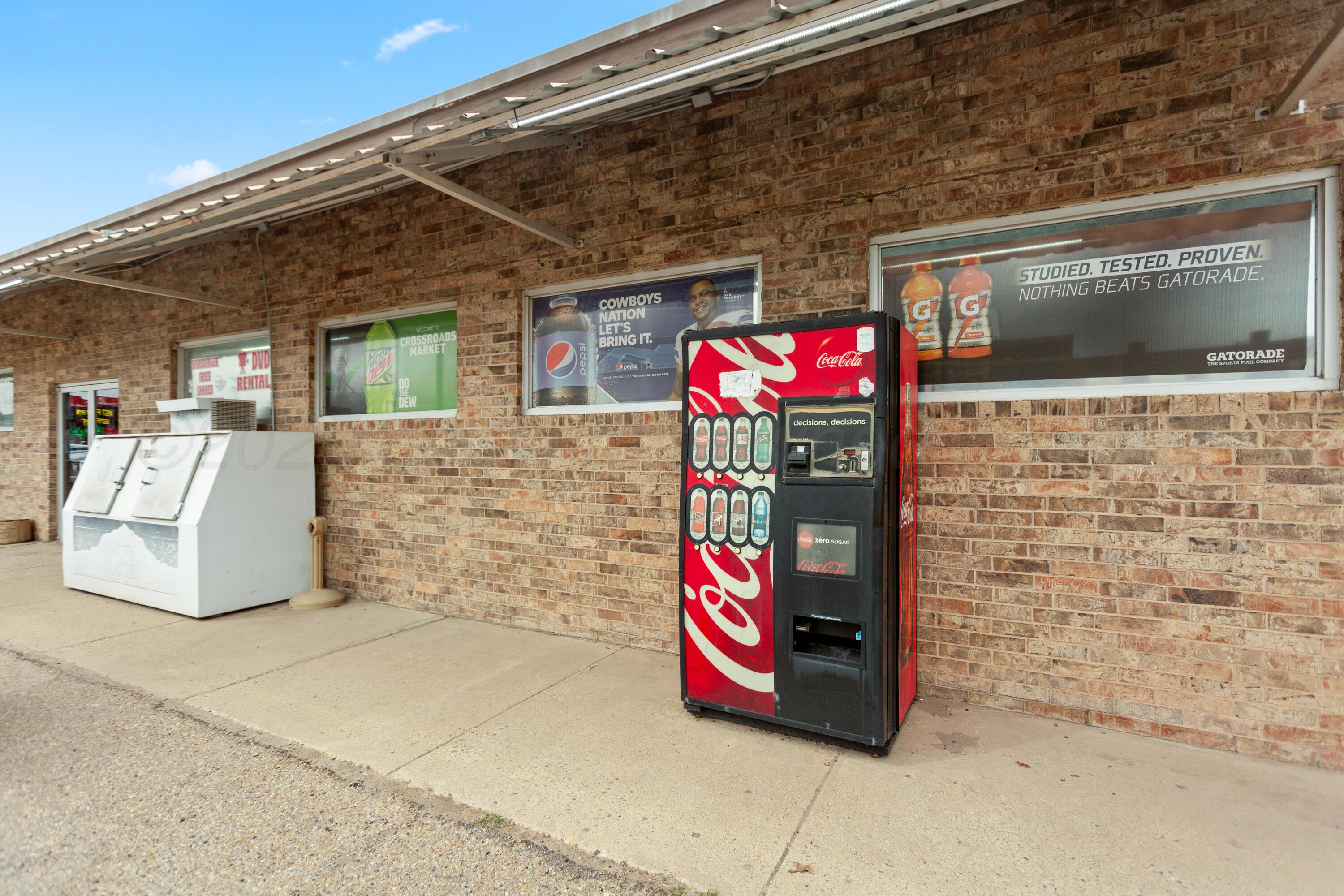 105 E Commercial Street Property Photo 3