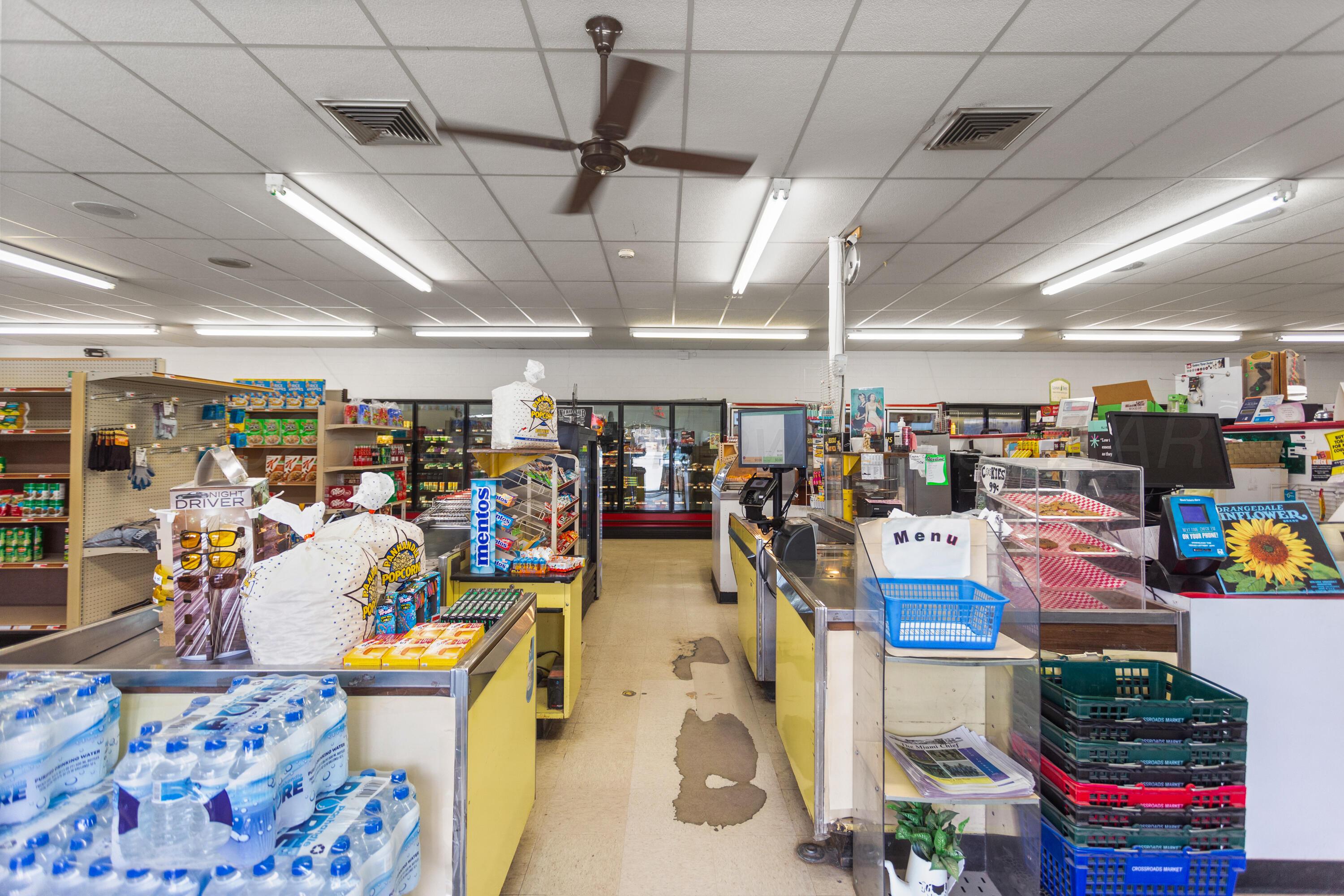 105 E Commercial Street Property Photo 4