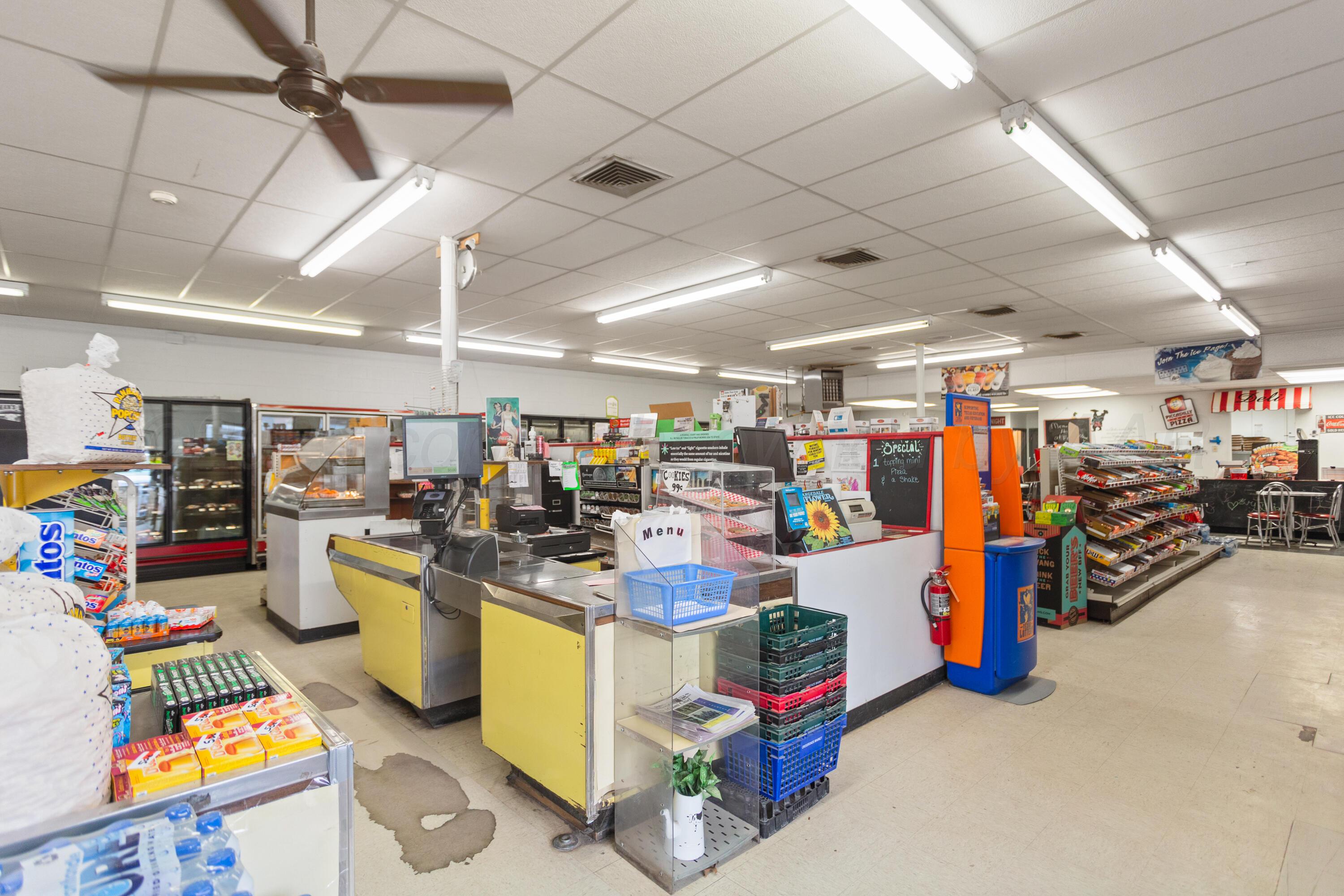 105 E Commercial Street Property Photo 5