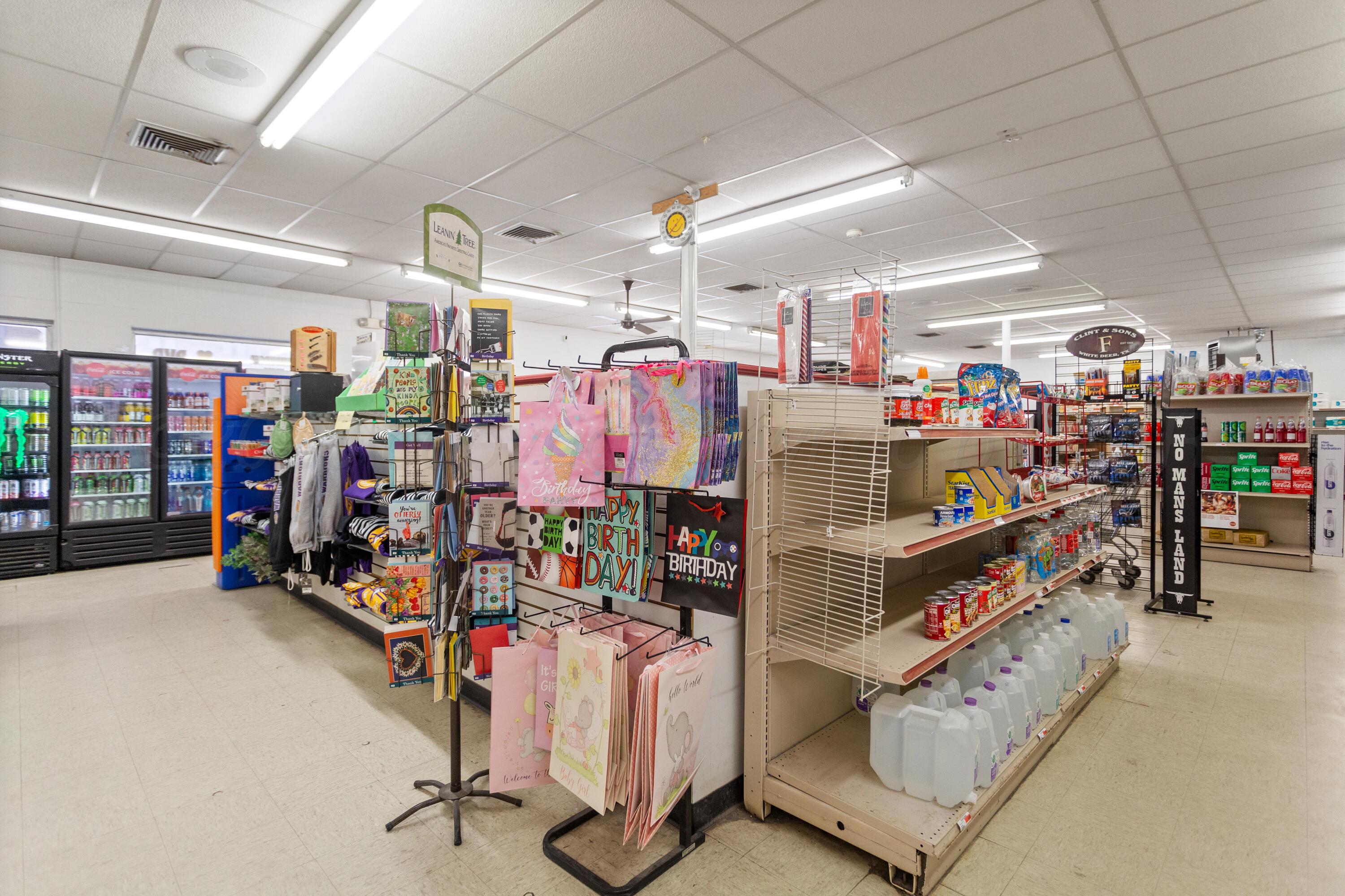 105 E Commercial Street Property Photo 8