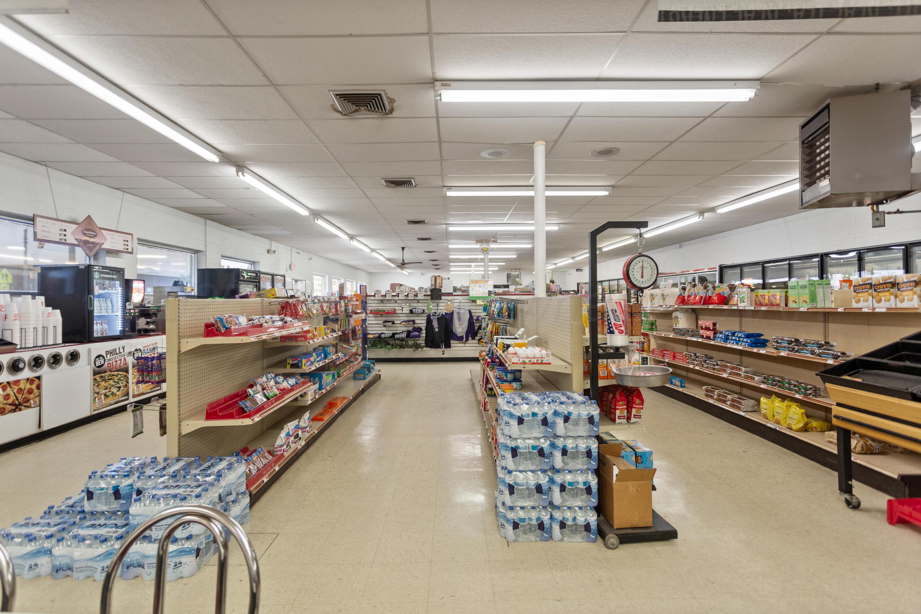105 E Commercial Street Property Photo 11